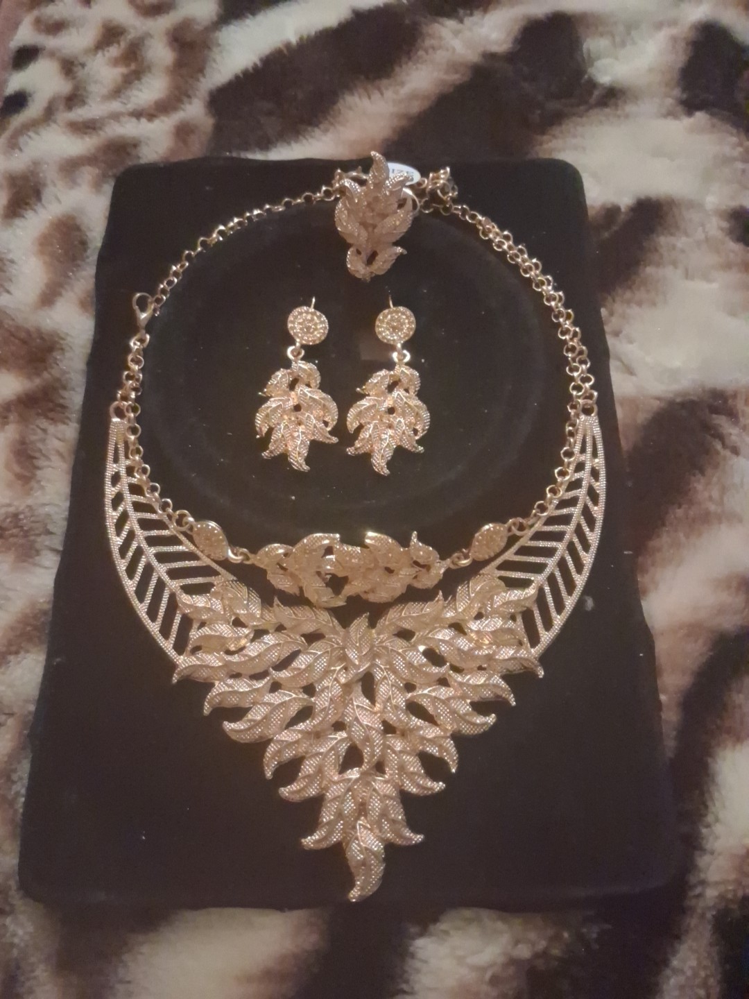 Very Beautiful 4 Pieces Jewerly Set.