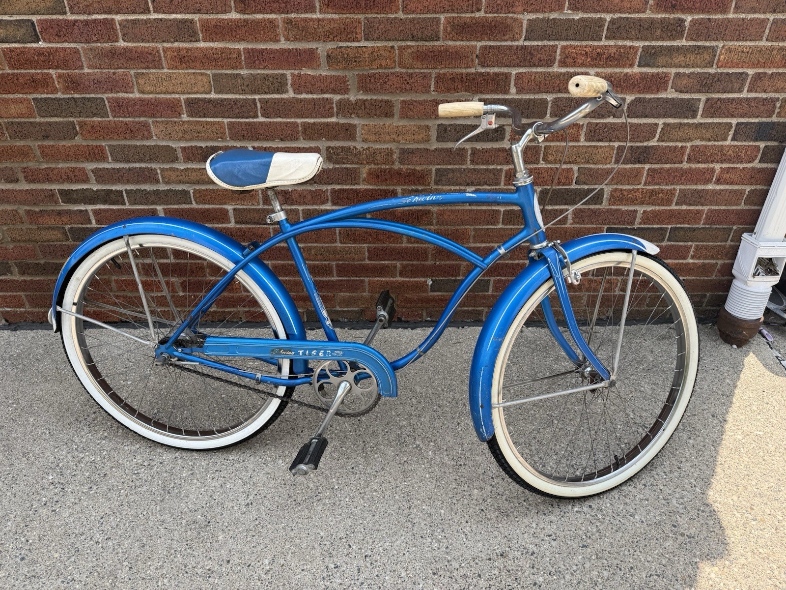 Vintage 1957 Schwinn Tiger Men\'s 2 Speed Aviation Hub 26” Corvette Jaguar Nice