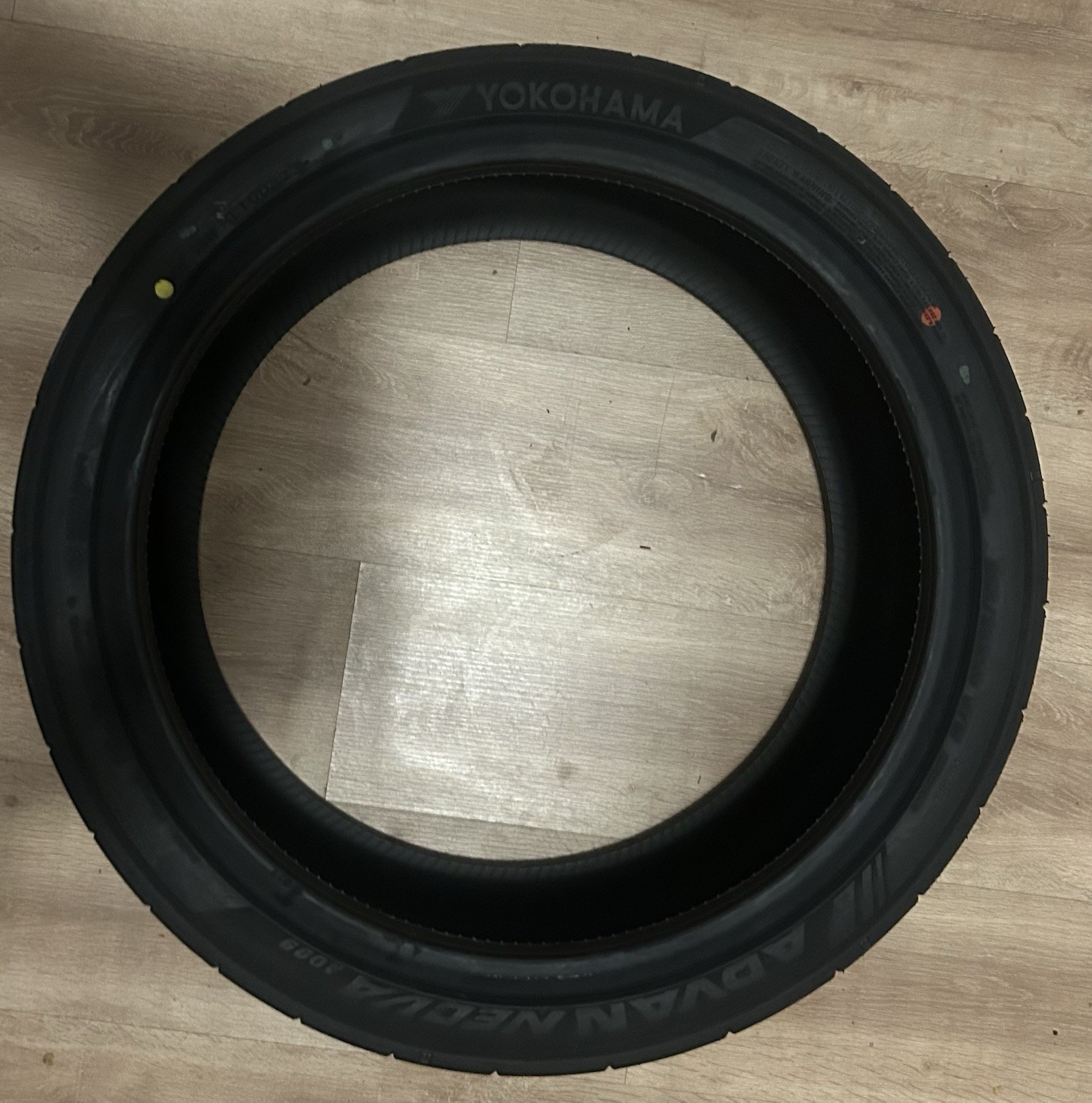Yokohama Advan Neova AD09 UHP 255/35R20 97W XL Passenger Tire