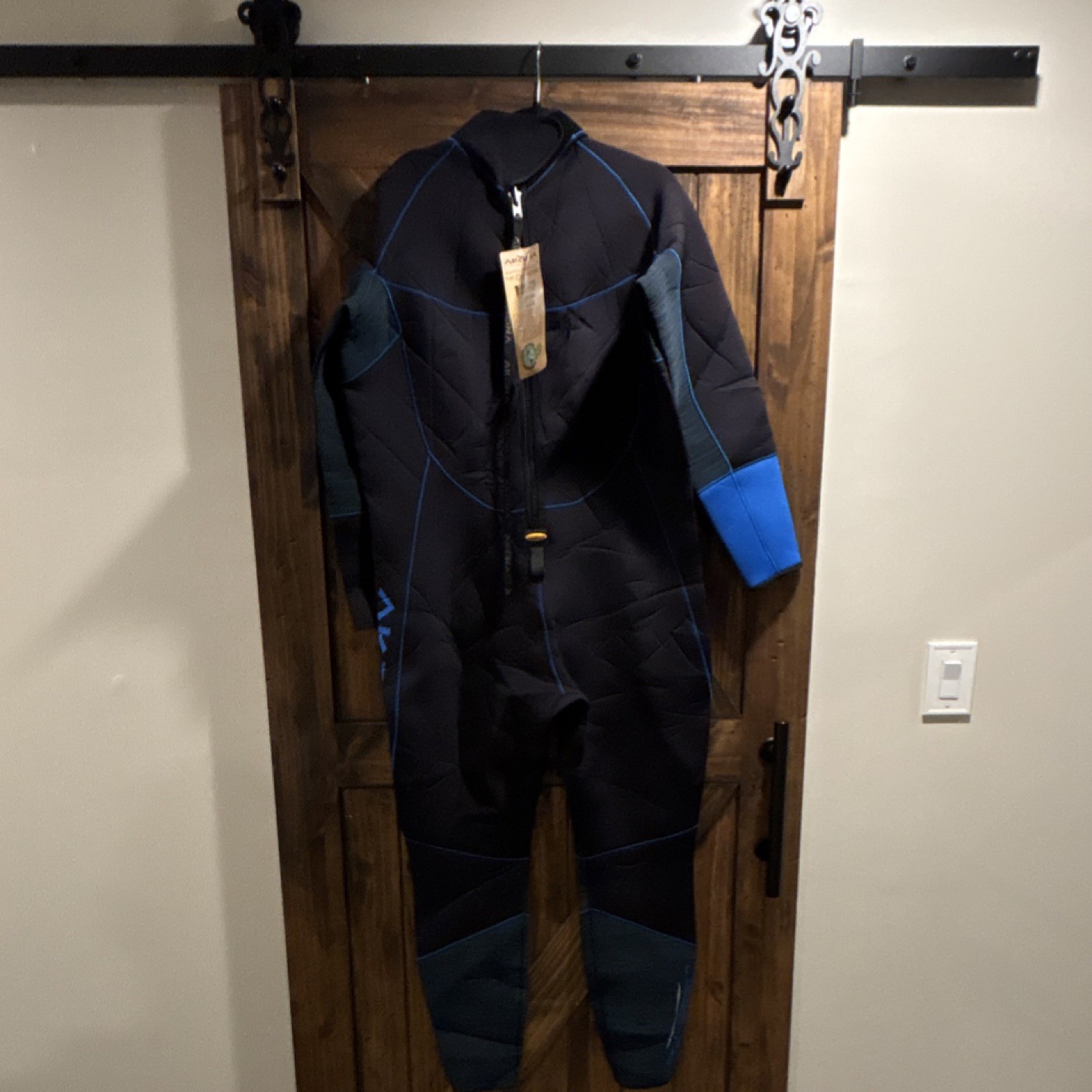 Akona Quantum Stretch Wetsuit Earth Friendly Neoprene 4-Way Stretch. 3MM XL Akona Quantum Stretch Wetsuit Earth Friendly Neoprene 4-Way Stretch. 3MM XL