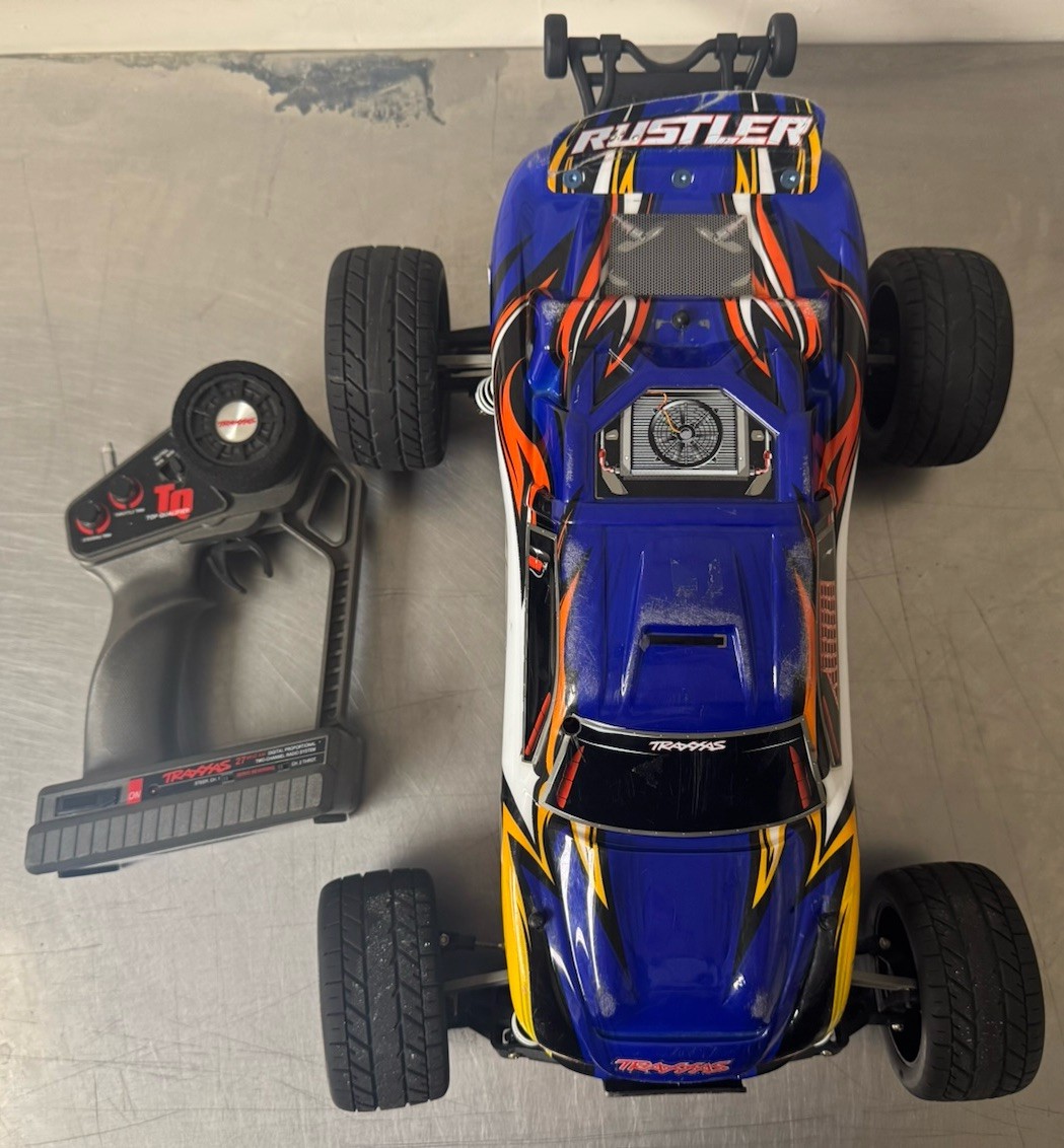 Traxxas 1/10 Rustler 2wd Brushed Electric Stadium Truck w/transmitter Traxxas 1/10 Rustler 2wd Brushed Electric Stadium Truck w/transmitter