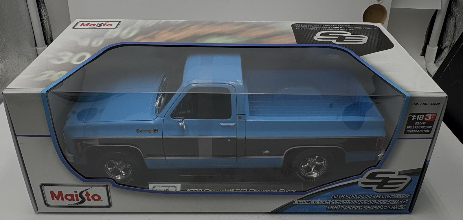 Maisto 1:18 Scale 1974 Chevrolet C10 Cheyenne Blue & Black Diecast Pickup Truck Maisto 1:18 Scale 1974 Chevrolet C10 Cheyenne Blue & Black Diecast Pickup Truck
