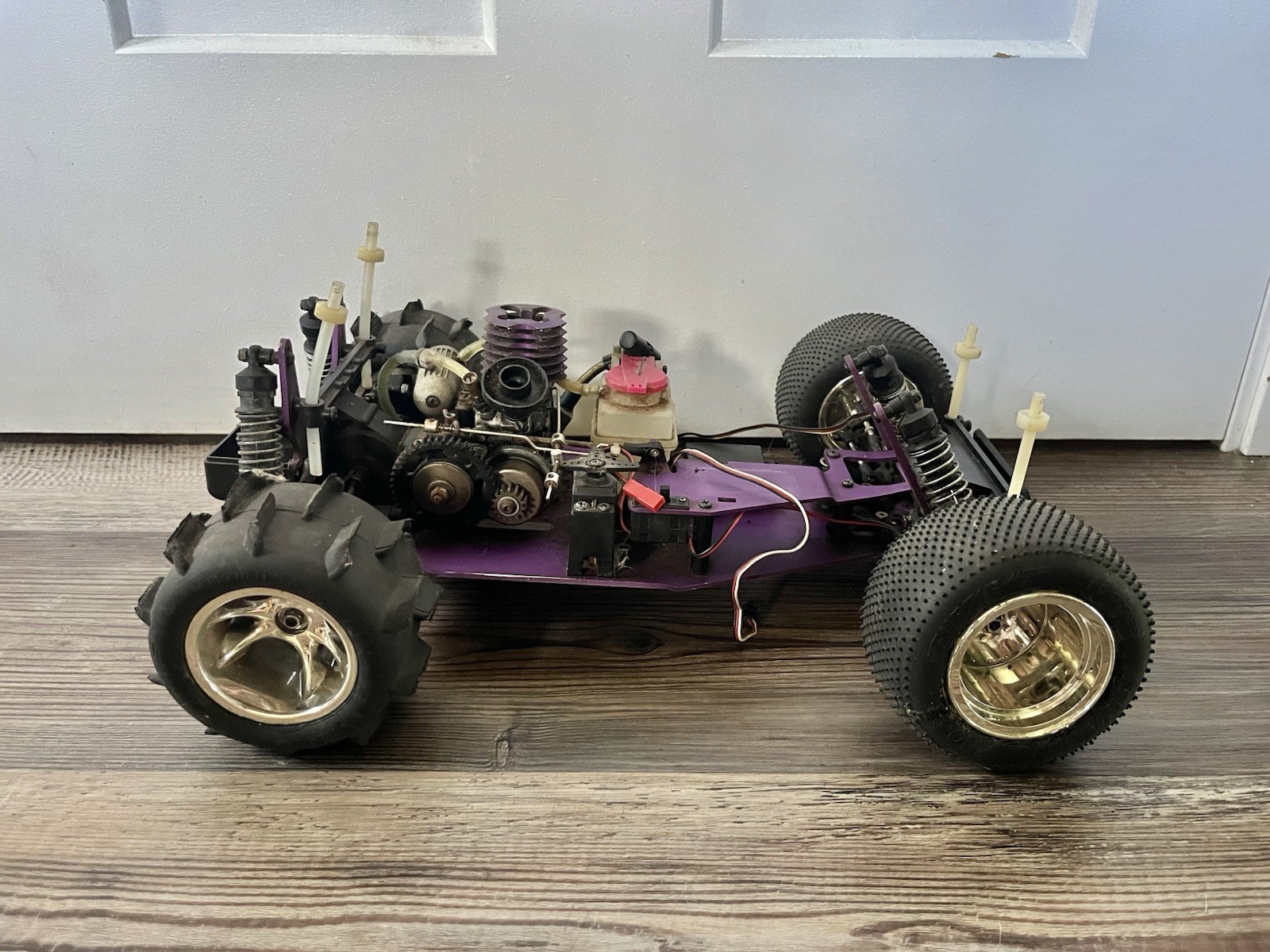 Tower Hobbies Nitro ST-15 1/10 2wd Truck Roller RC Car Hobby Parts UNTESTED