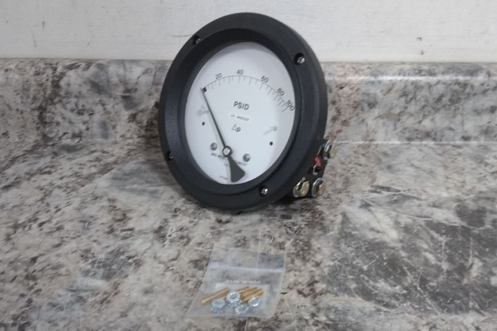 Midwest Instrument 140-AC-00-OO-100P 0 to 100 PSID Differential Pressure Gauge