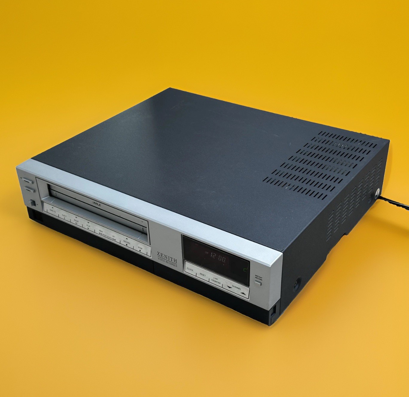 Vintage 1985 Zenith VR 1800 VCR VHS Video Cassette Recorder Pristine Condition