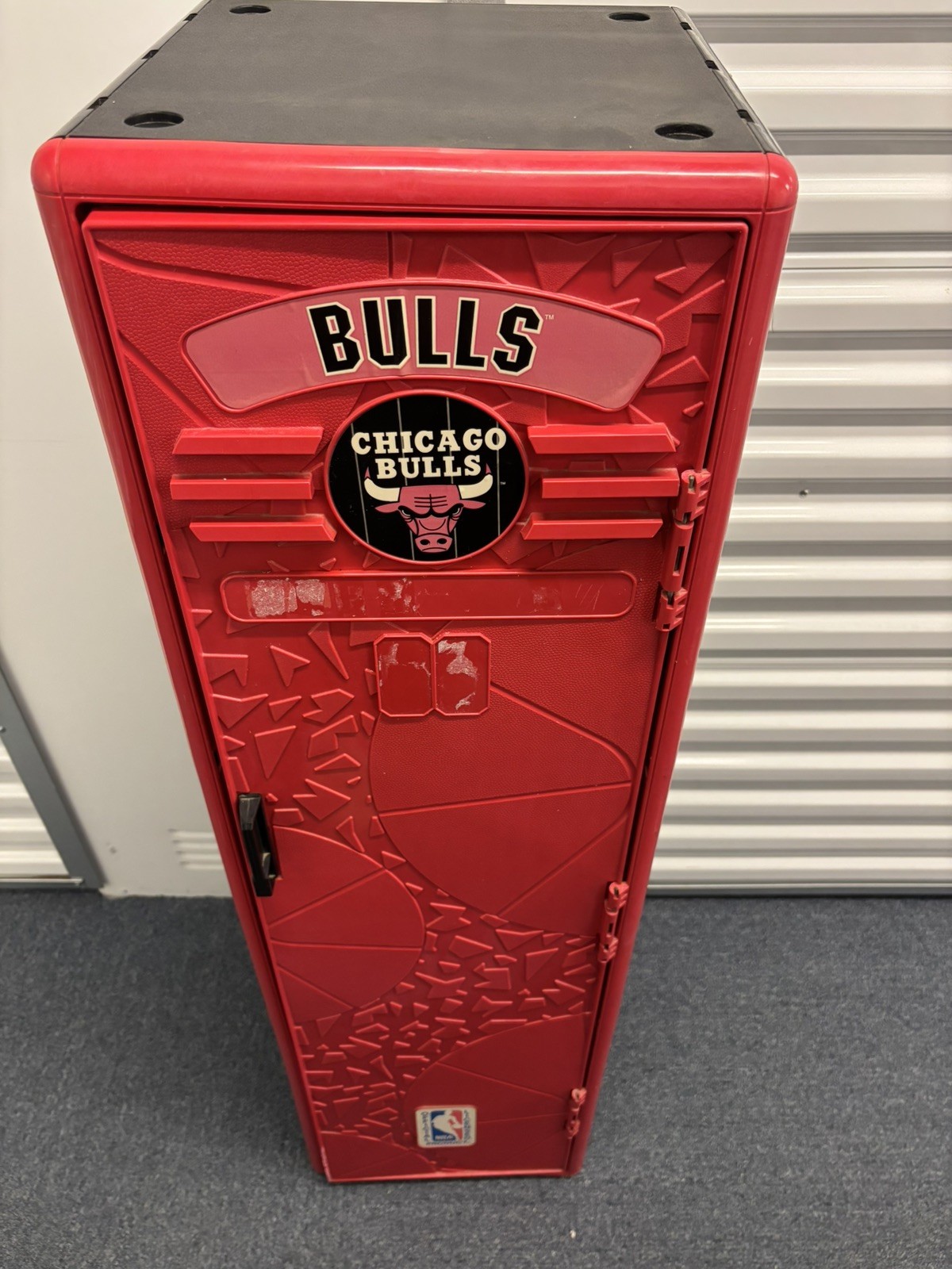 Vintage Chicago Bulls Suncast Plastic Locker 48” Vintage Chicago Bulls Suncast Plastic Locker 48”
