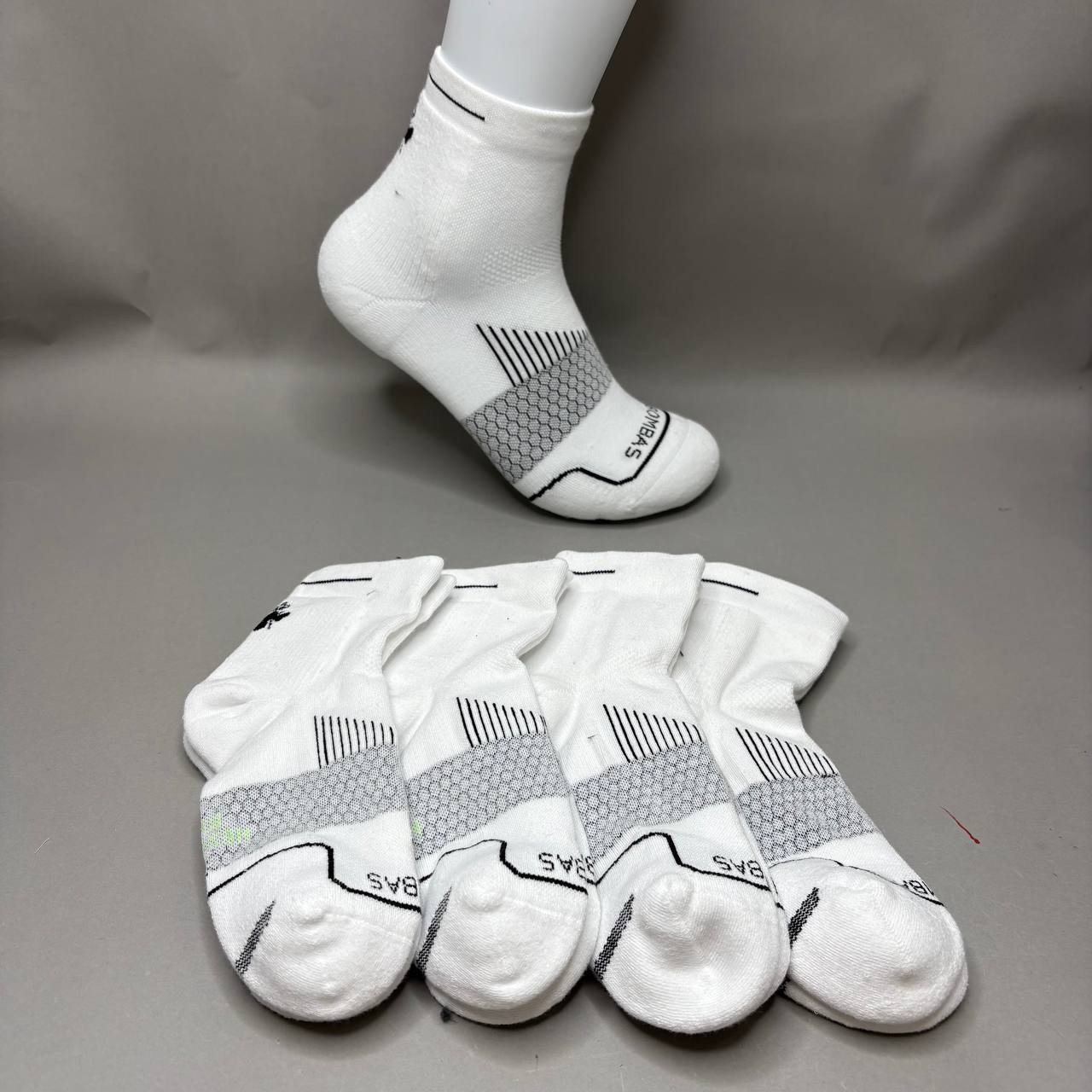 Bombas Unisex Running Quarter Socks 4 Pair Pack White Black Size S M L 