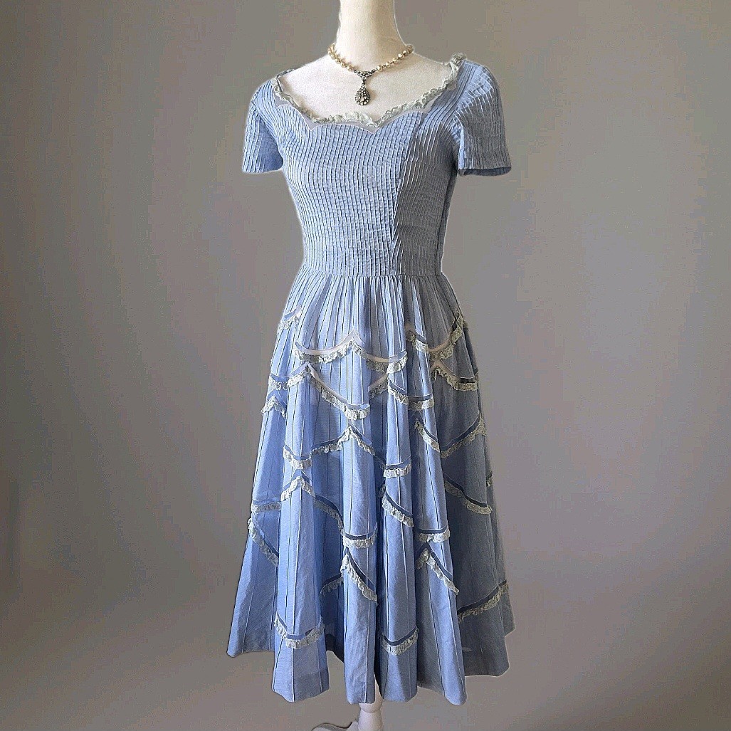 Vtg 1950s 60s Scalloped Lace Dress, XS, Cornflower Blue, Cotton Chambray