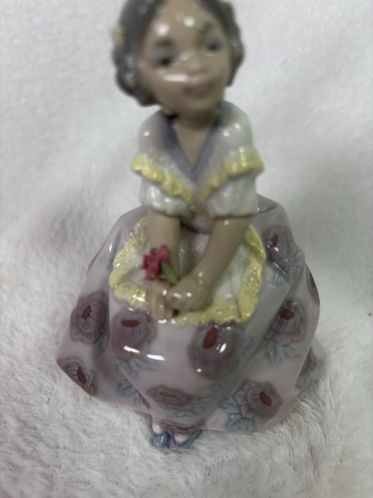 Lladro 5372 Lolita Valencian Figurine Girl Seated with Rose Retired Spain -AS IS