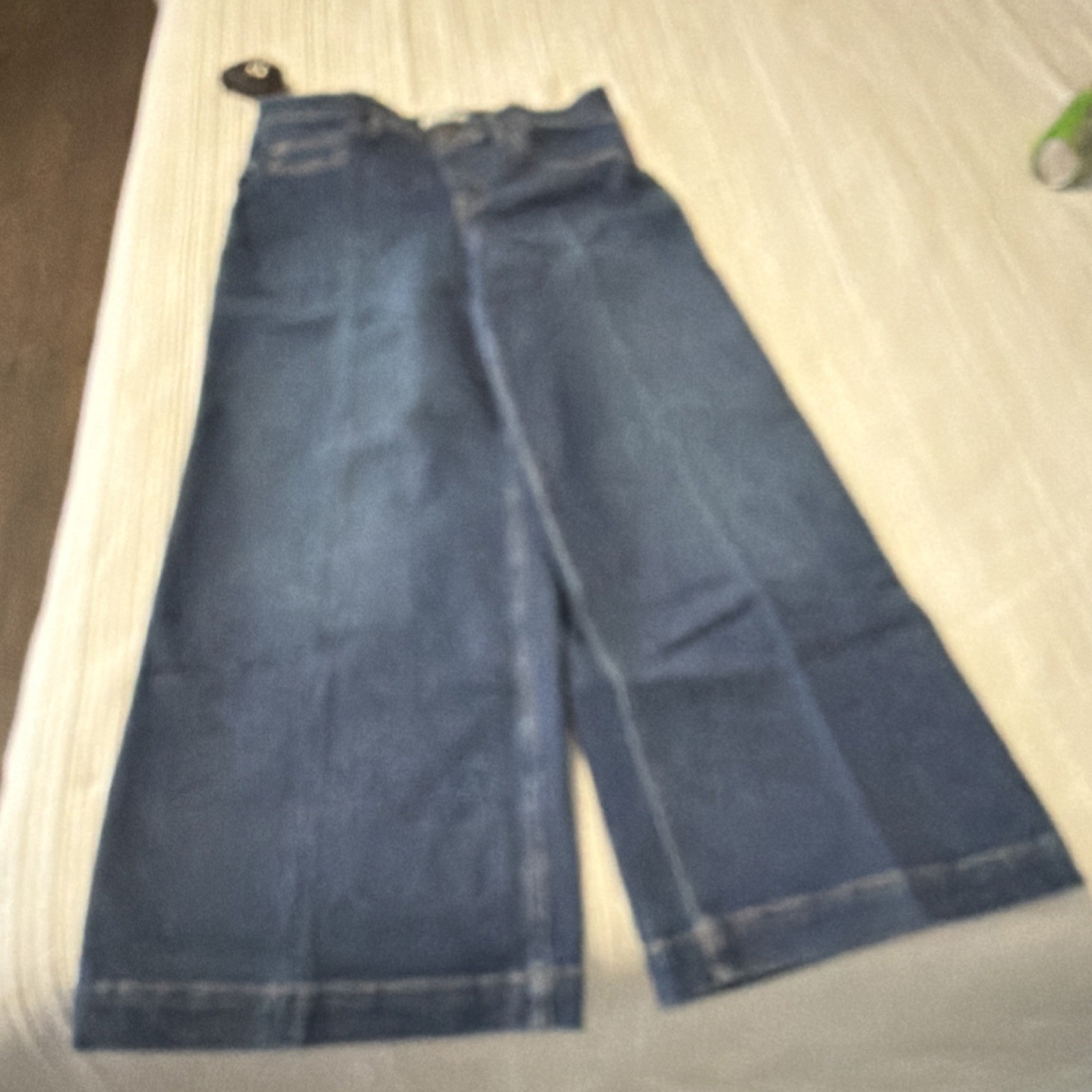 Spanx shape EveryWhere Pull on Wide leg Jeans. Size petite large