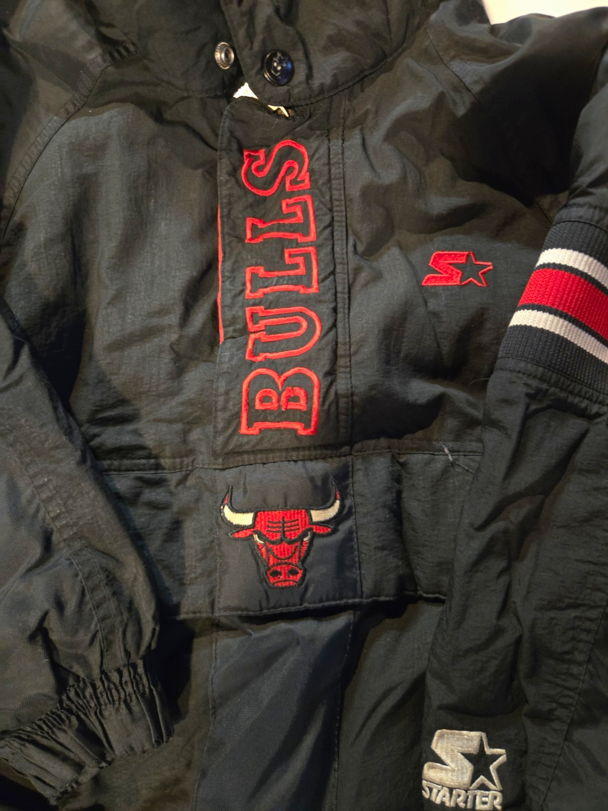 Starter Chicago Bulls NBA Officially Licensed Starter Jacket Black/Red Vintage