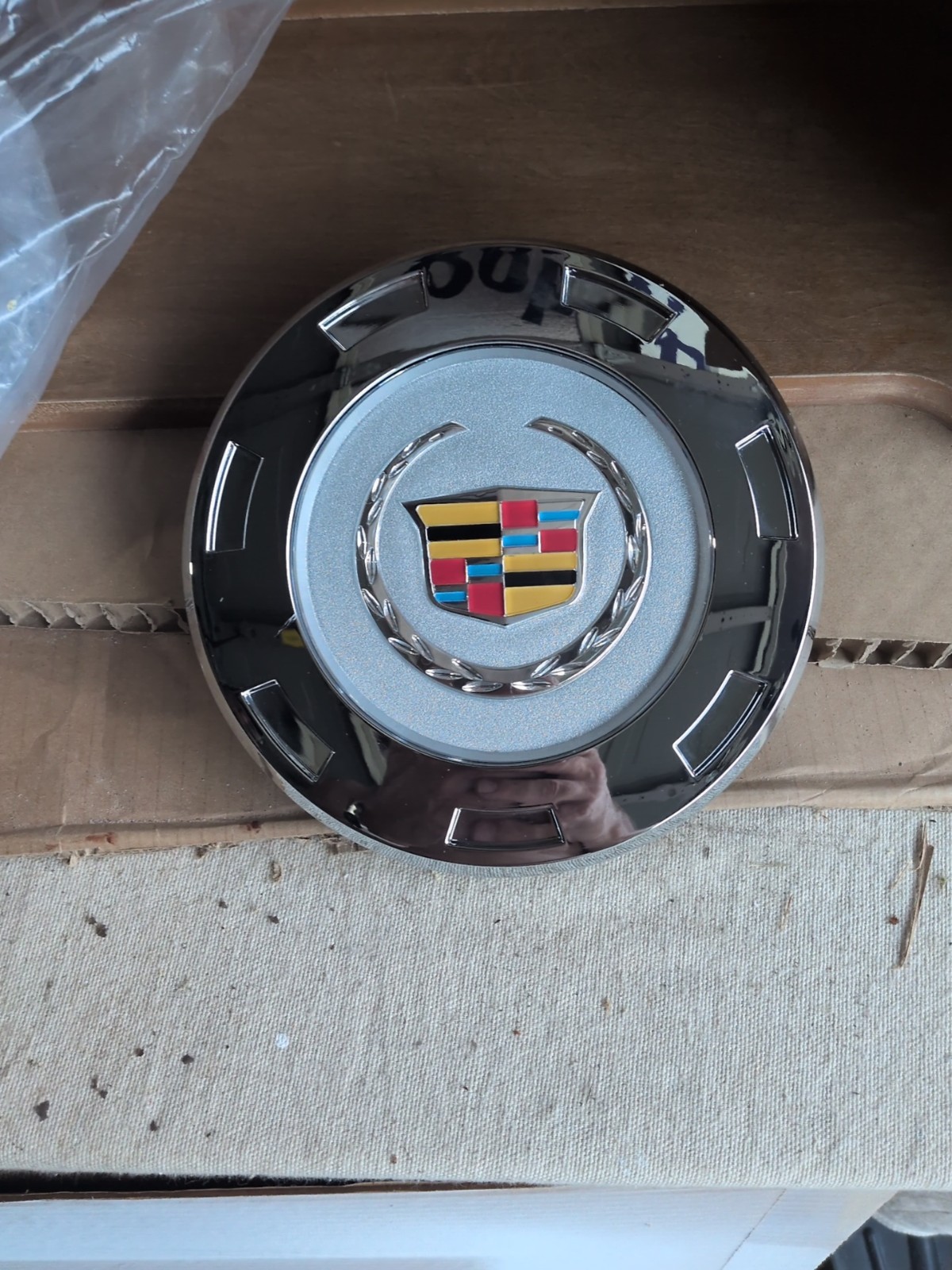 NEW 2007-2014 COLOR CREST CADILLAC ESCALADE 22” WHEEL CENTER CAP HUB set of 4pc NEW 2007-2014 COLOR CREST CADILLAC ESCALADE 22” WHEEL CENTER CAP HUB set of 4pc