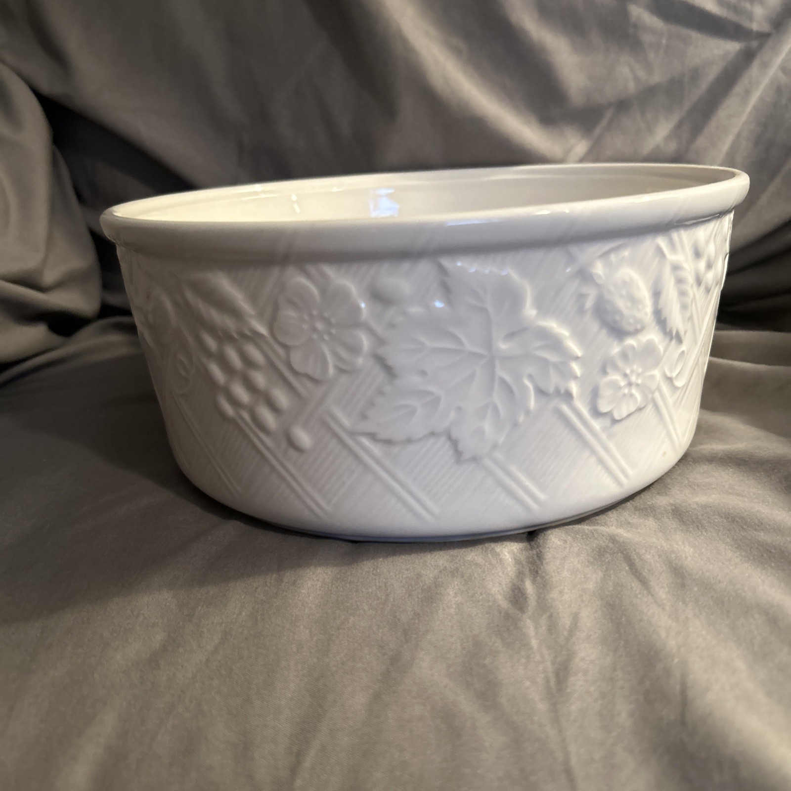 MIKASA English Countryside White Souffle Serving Dish DP900 8” X 3.5” MIKASA English Countryside White Souffle Serving Dish DP900 8” X 3.5”