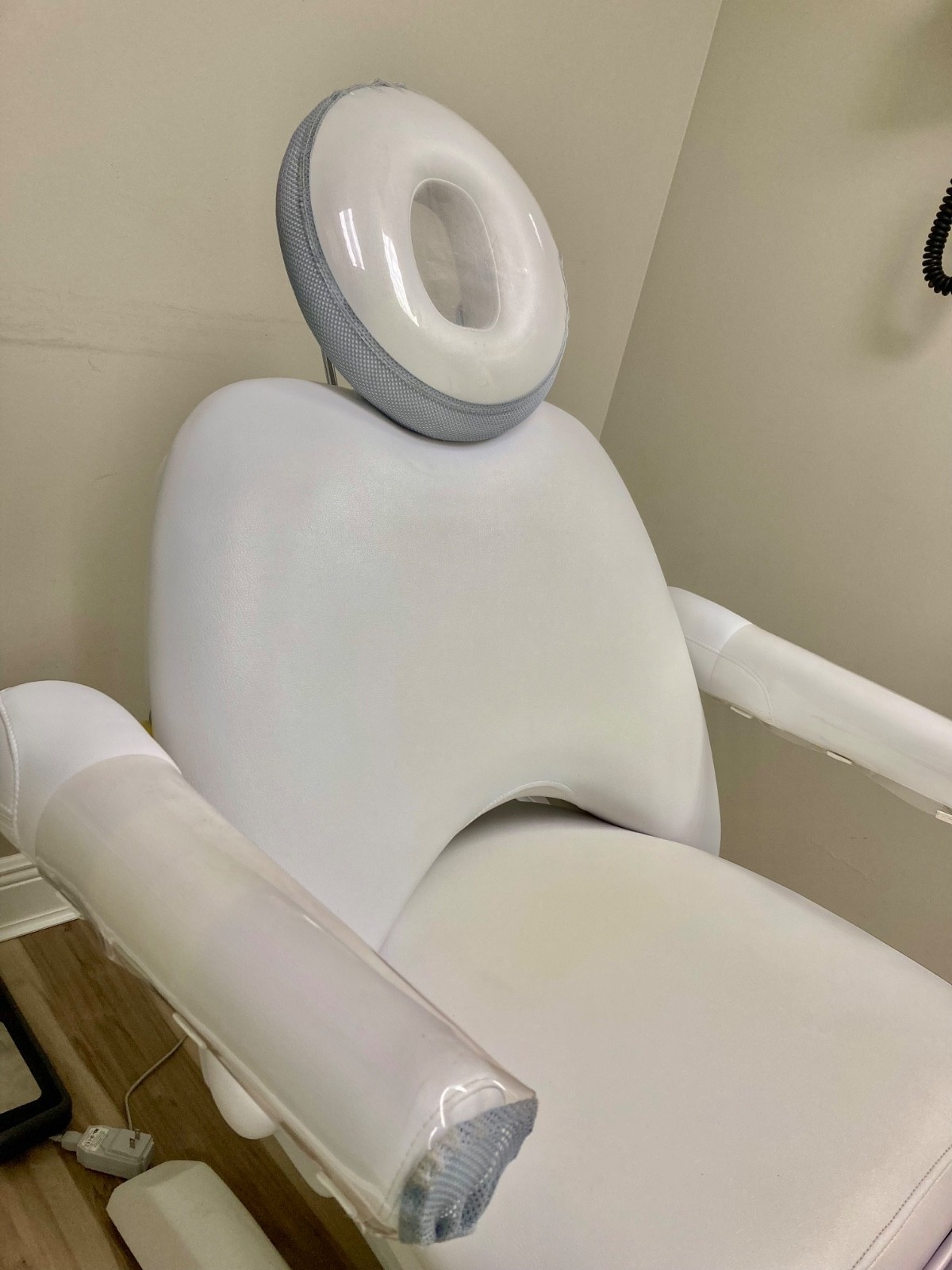 Dental/aesthetic chair