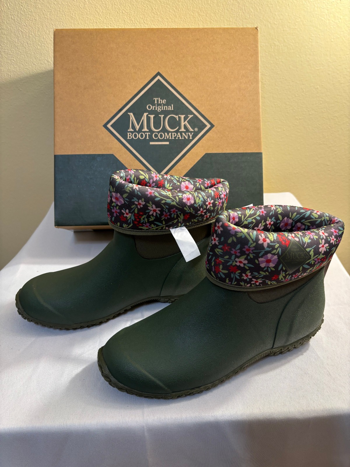 Women\'s Muckster Mid II Green/Floral Print Size 9 WM2-333T New in Box Women\'s Muckster Mid II Green/Floral Print Size 9 WM2-333T New in Box
