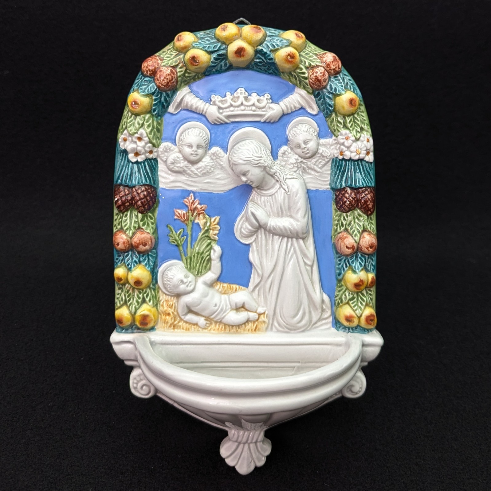 Vintage Italian Majolica Deruta Holy Water Wall Plaque Maioliche f.LLI Niccacci Vintage Italian Majolica Deruta Holy Water Wall Plaque Maioliche f.LLI Niccacci