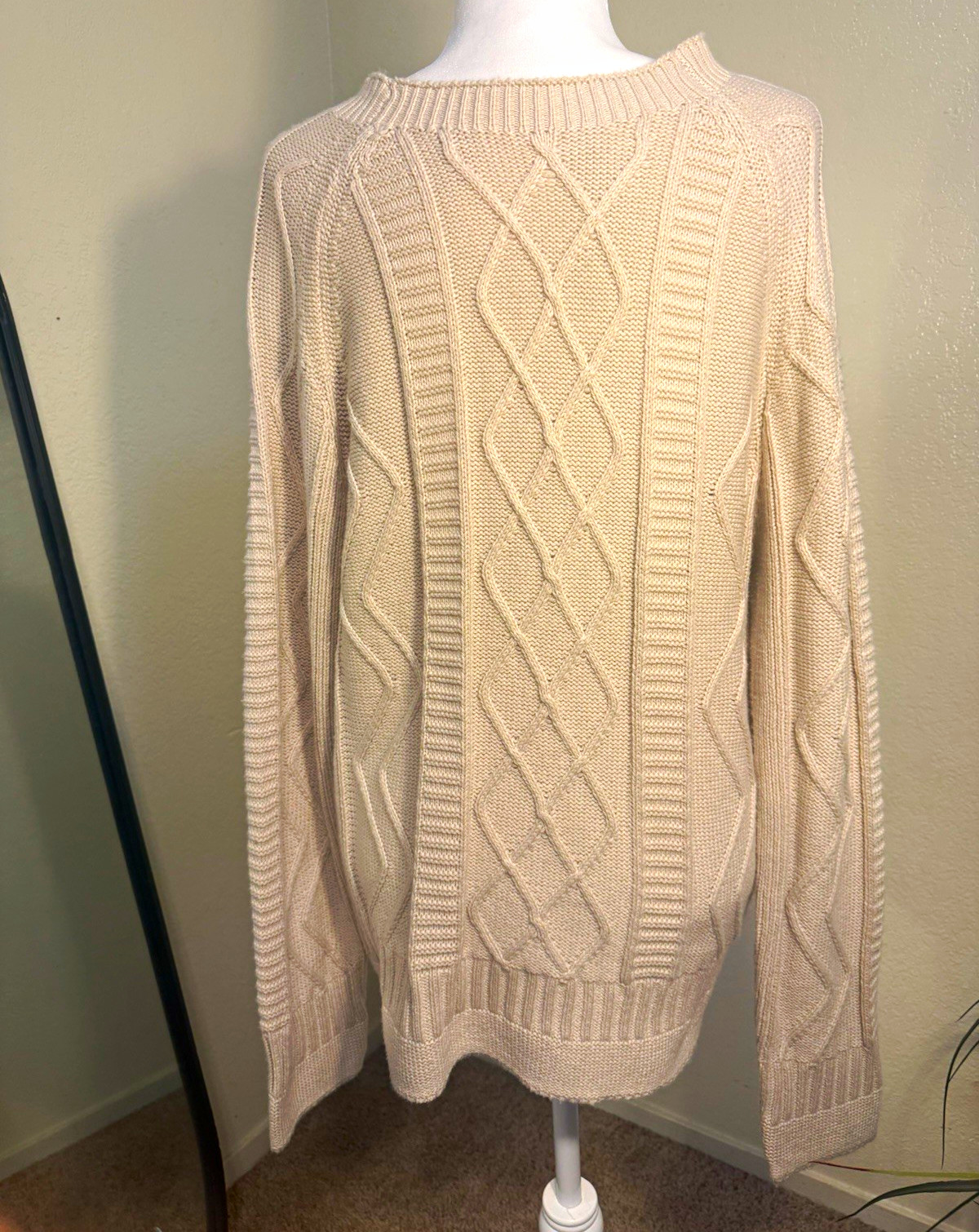 Hunter men’s Beige Cable Knit Crew Neck Pullover Sweater Size M Hunter men’s Beige Cable Knit Crew Neck Pullover Sweater Size M