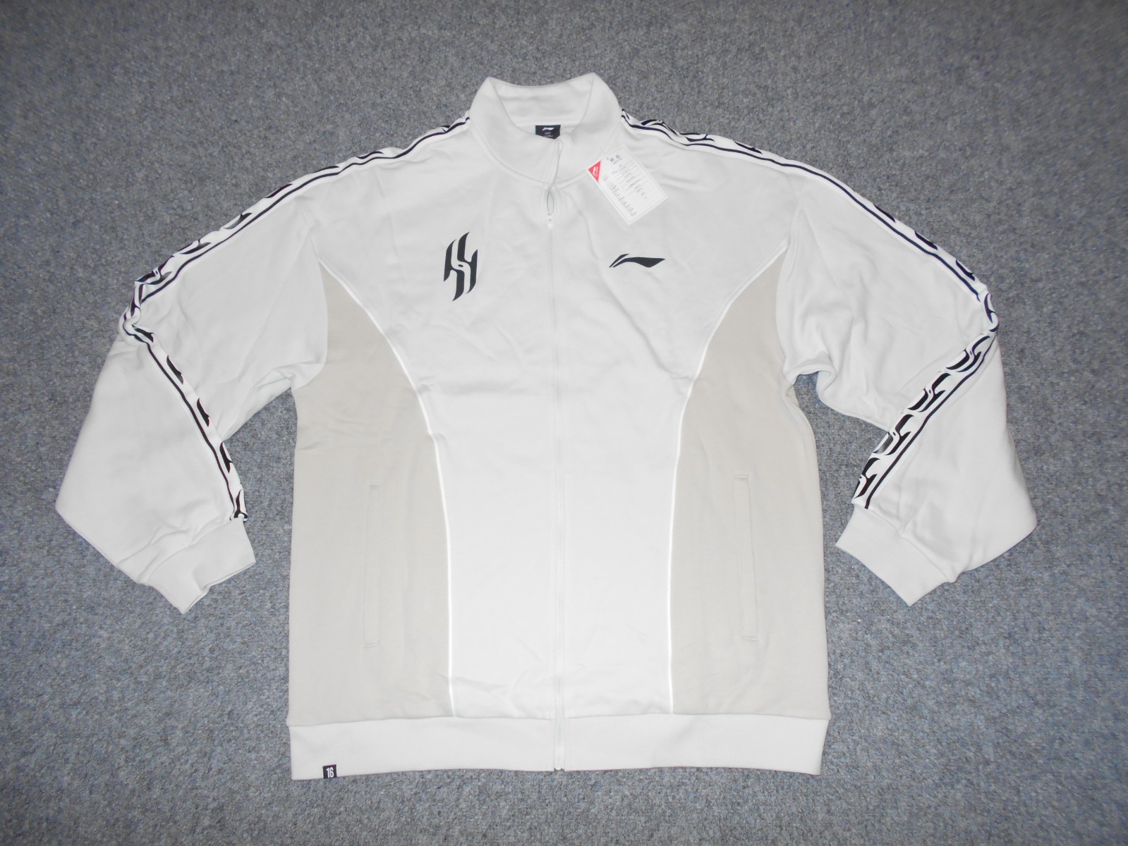 LI-NING PLAYER ISSUED YANG HANSEN #16 PROTOTYPE AWDVP09 3XL HOODIE JACKET LI-NING PLAYER ISSUED YANG HANSEN #16 PROTOTYPE AWDVP09 3XL HOODIE JACKET