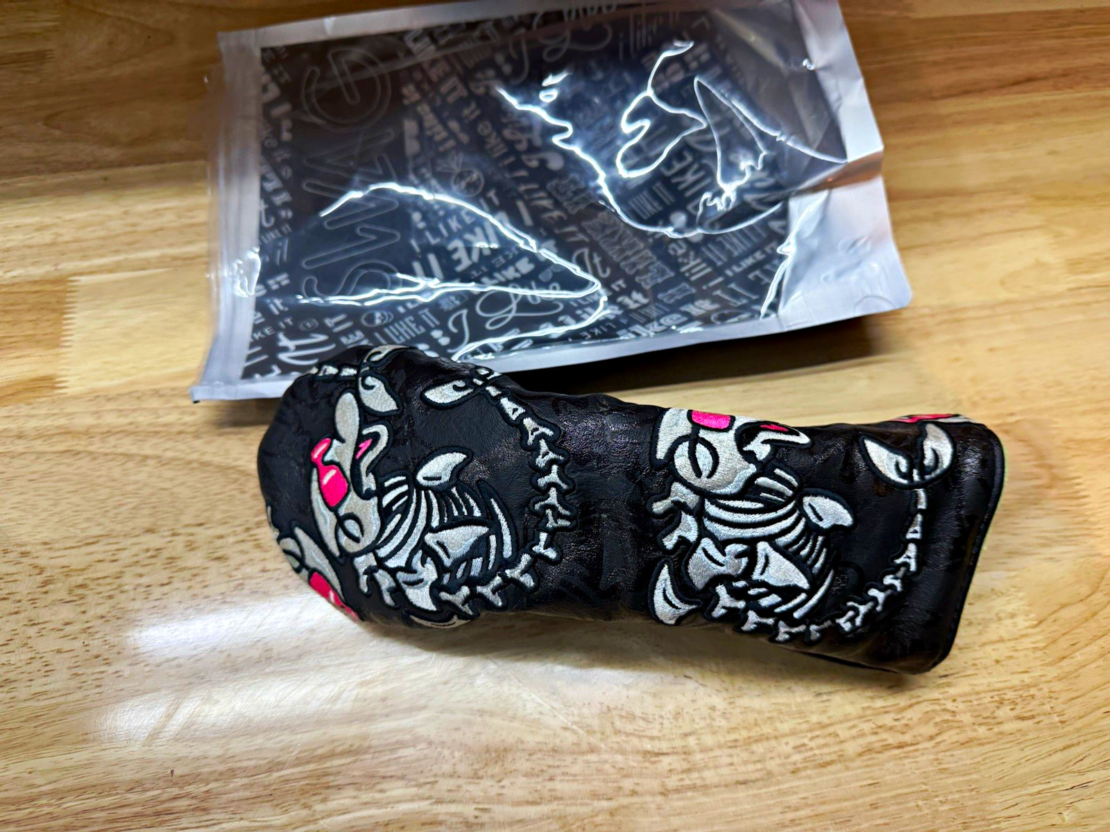 SWAG Golf DGAP Black Wood Headcover Flipper Skeleton Hibiscus SWAG Golf DGAP Black Wood Headcover Flipper Skeleton Hibiscus