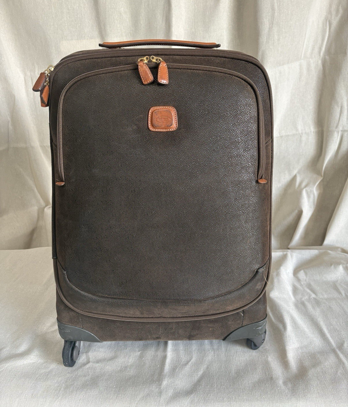 Bric\'s 26” Life Collection Olive Spinner Suitcase w/Dust Cover And Lock Bric\'s 26” Life Collection Olive Spinner Suitcase w/Dust Cover And Lock
