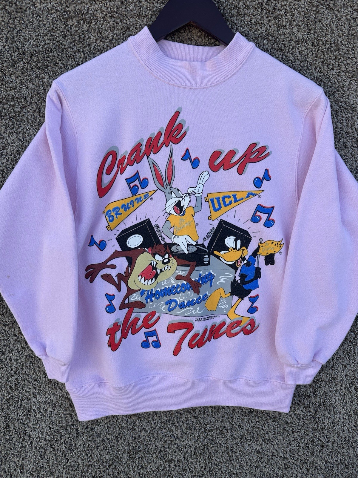 Vintage 1994 UCLA Bruins Looney Tunes Graphic Crewneck Sweatshirt Small