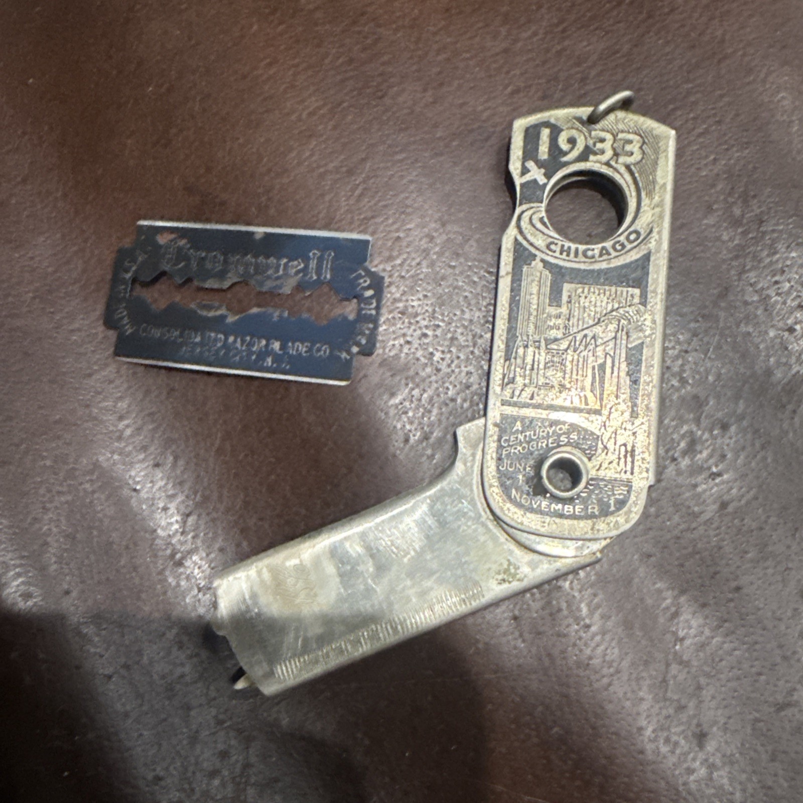Vintage 1933 Chicagos Worlds Fair Chicago Exposition Cigar Cutter W/ Razorblade? Vintage 1933 Chicagos Worlds Fair Chicago Exposition Cigar Cutter W/ Razorblade?