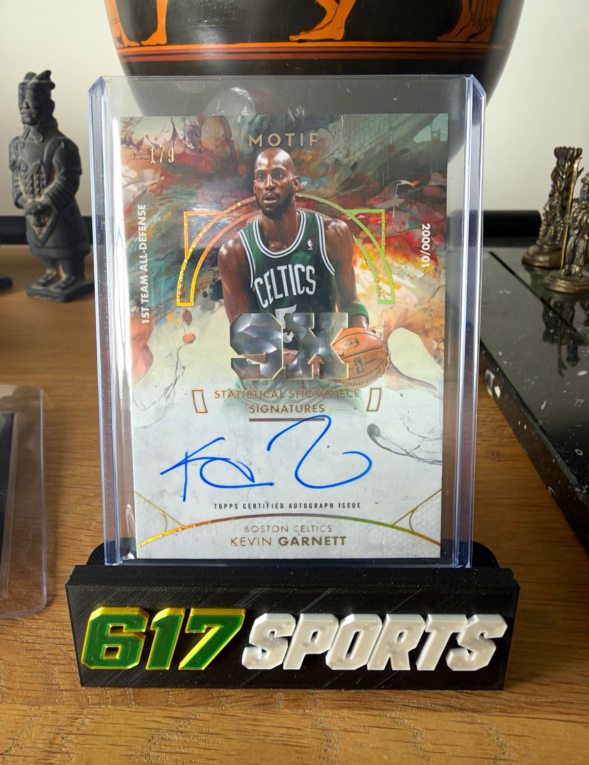 Topps Motif 2026 Kevin Garnett Celtics Statistical Showpiece #STAT-KG Auto /9 Topps Motif 2026 Kevin Garnett Celtics Statistical Showpiece #STAT-KG Auto /9