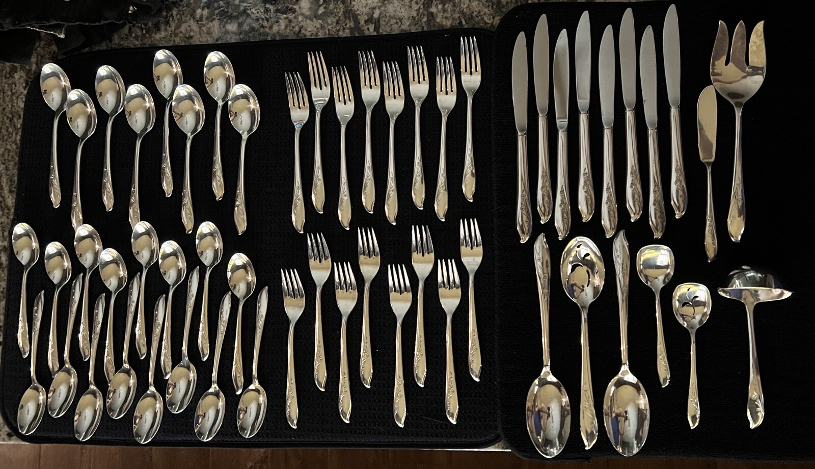 1847 Rogers Bros IS Springtime Silver-plated Flat wear 56 Pcs. 1847 Rogers Bros IS Springtime Silver-plated Flat wear 56 Pcs.