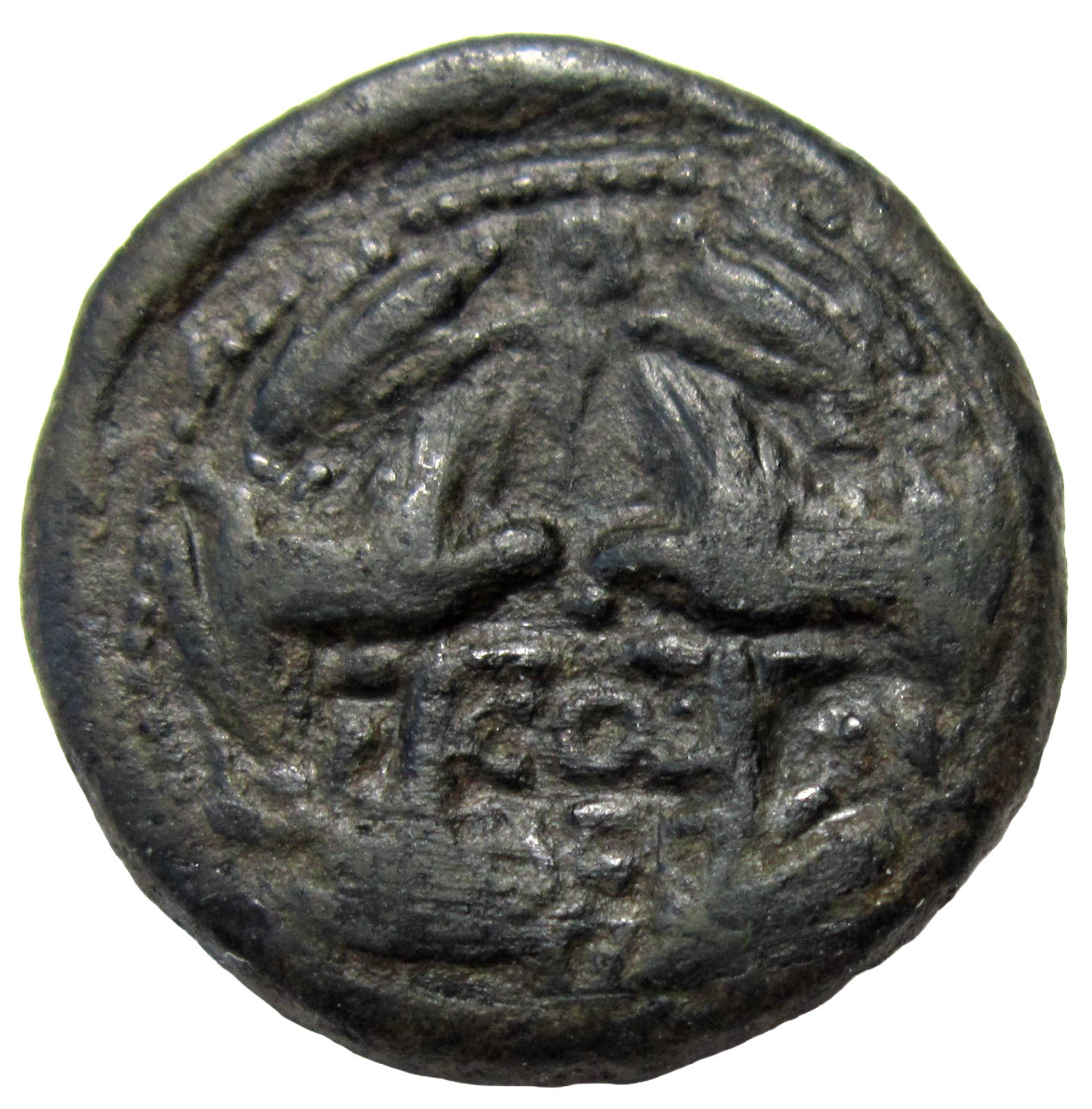 PHOENICIA, BERYTUS. AE 24. HADRIAN, 117-138 AD. TWO MILITARY STANDARDS REVERSE.