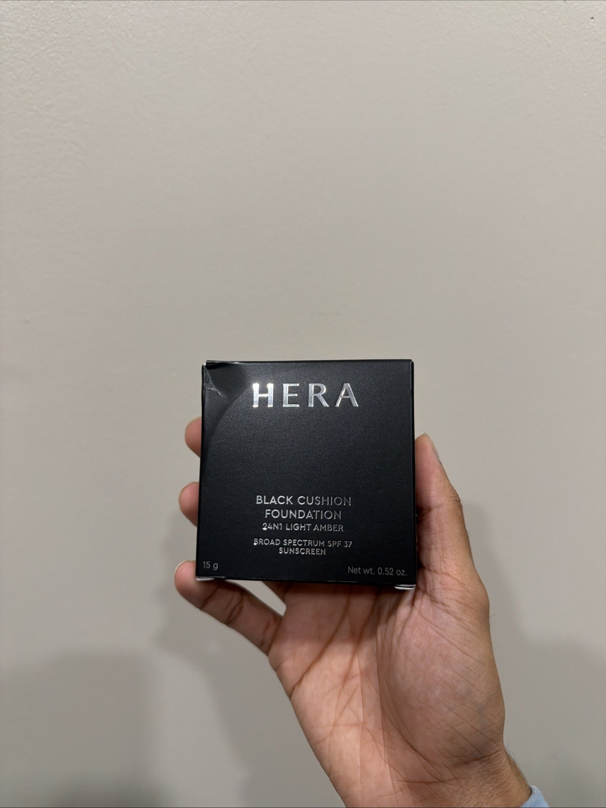 HERA New Black Cushion Light Amber SPF34