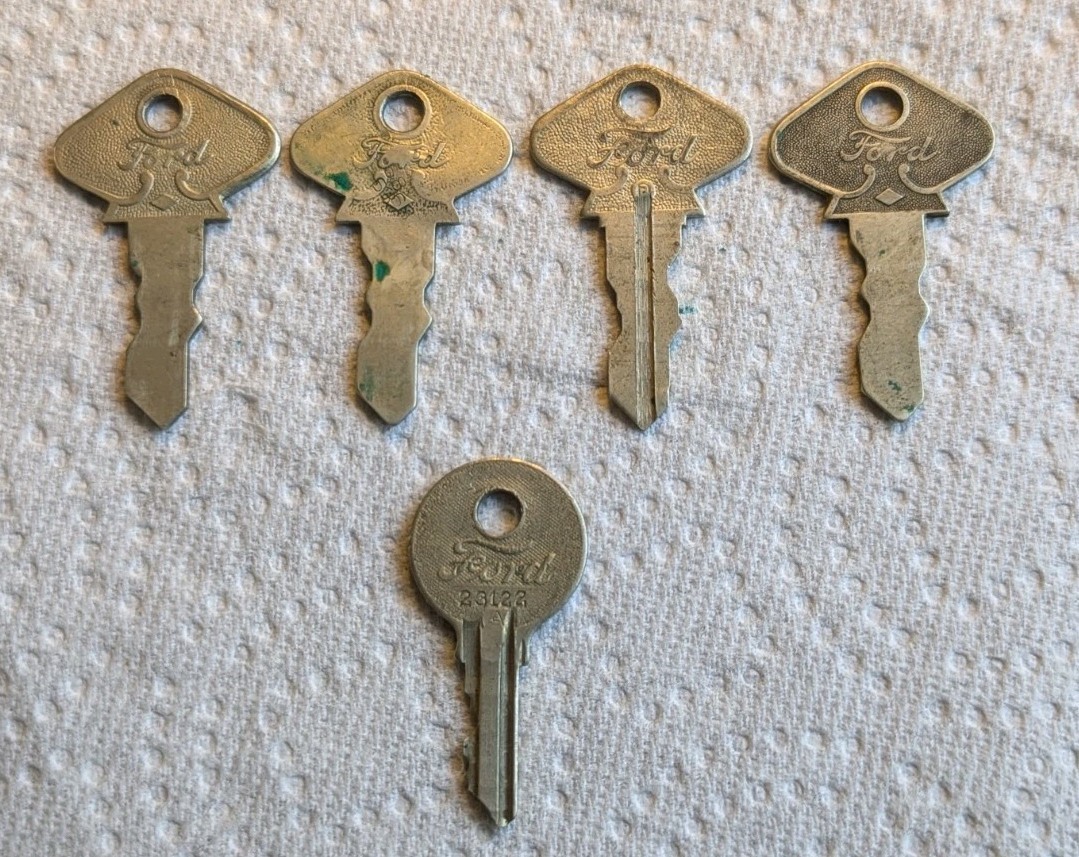 Lot of 5 Antique  Model T Ford or A Ignition Keys 