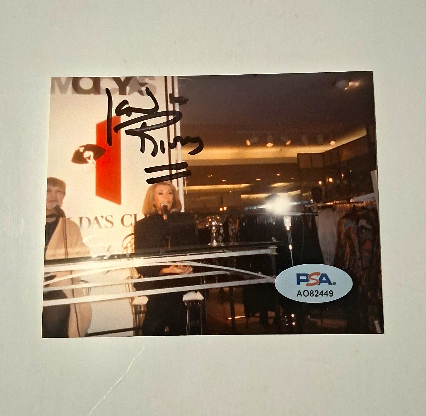 Signed Joan Rivers photo 4.5x3.5. PSA certified. Signed Joan Rivers photo 4.5x3.5. PSA certified.