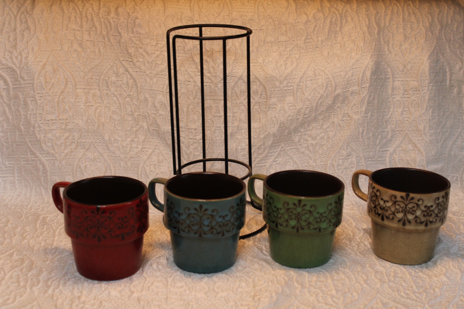 Pier 1 Mugs with stand. Set of 4.
