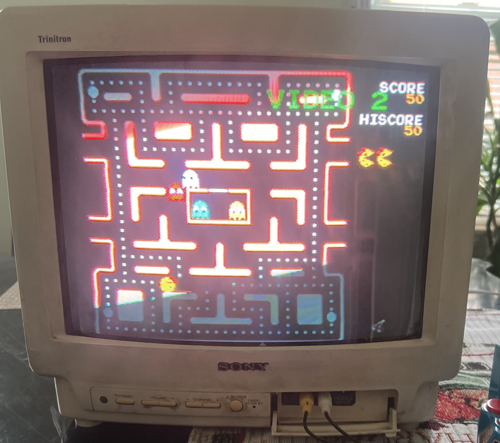 1990's Vintage Sony Trinitron 13” KV-13TR29 Retro Gaming TV — No Remote 