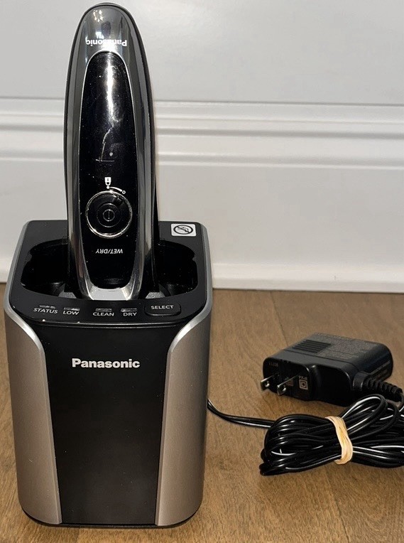 Panasonic ARC5 RC9-15 Cordless Self Cleaning Rechargeable Electric Razor ES-LV95