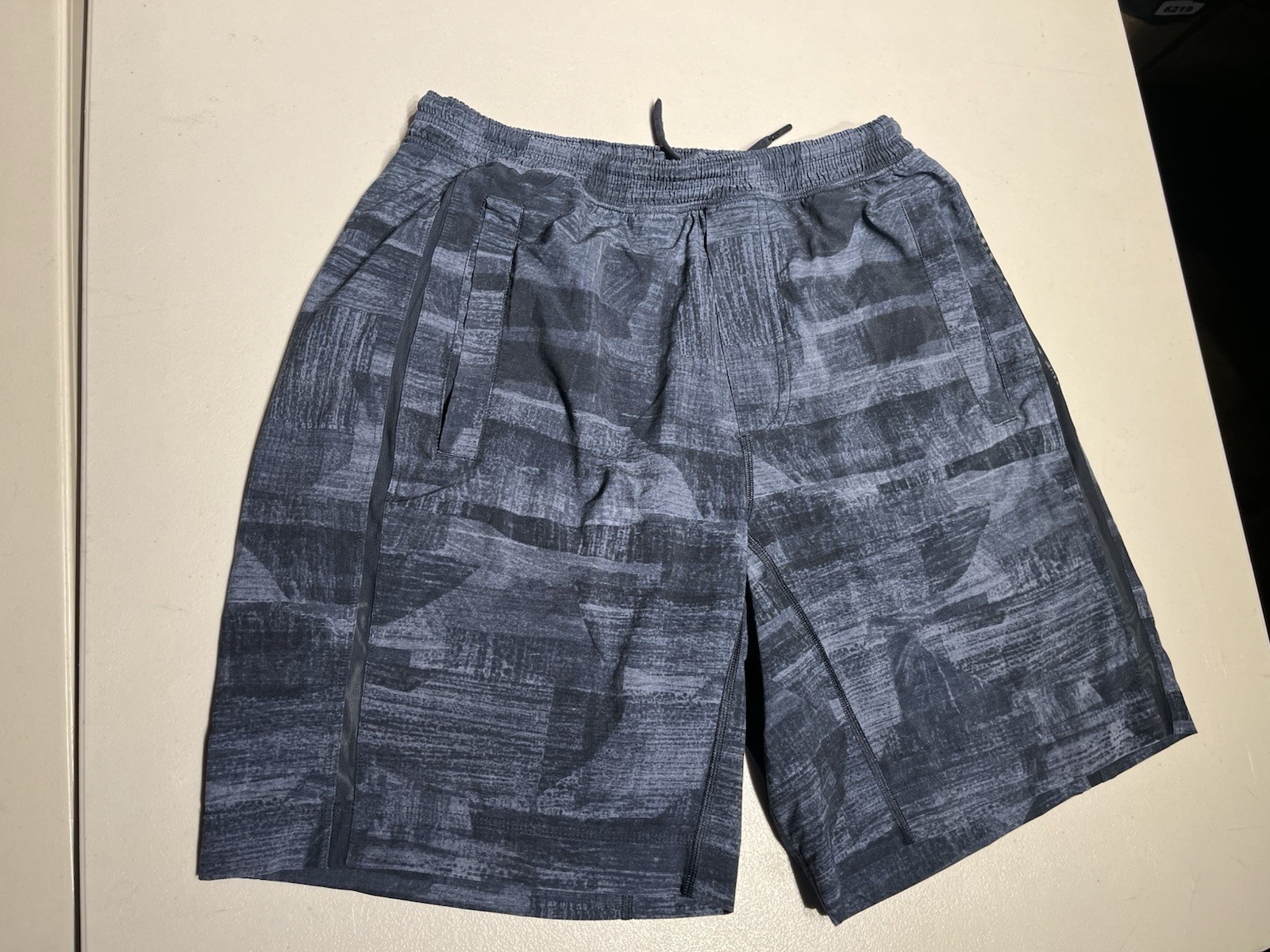 Lululemon Shorts Men\'s Medium Blue Print Pace Breaker T.H.E Lined Gym Yoga