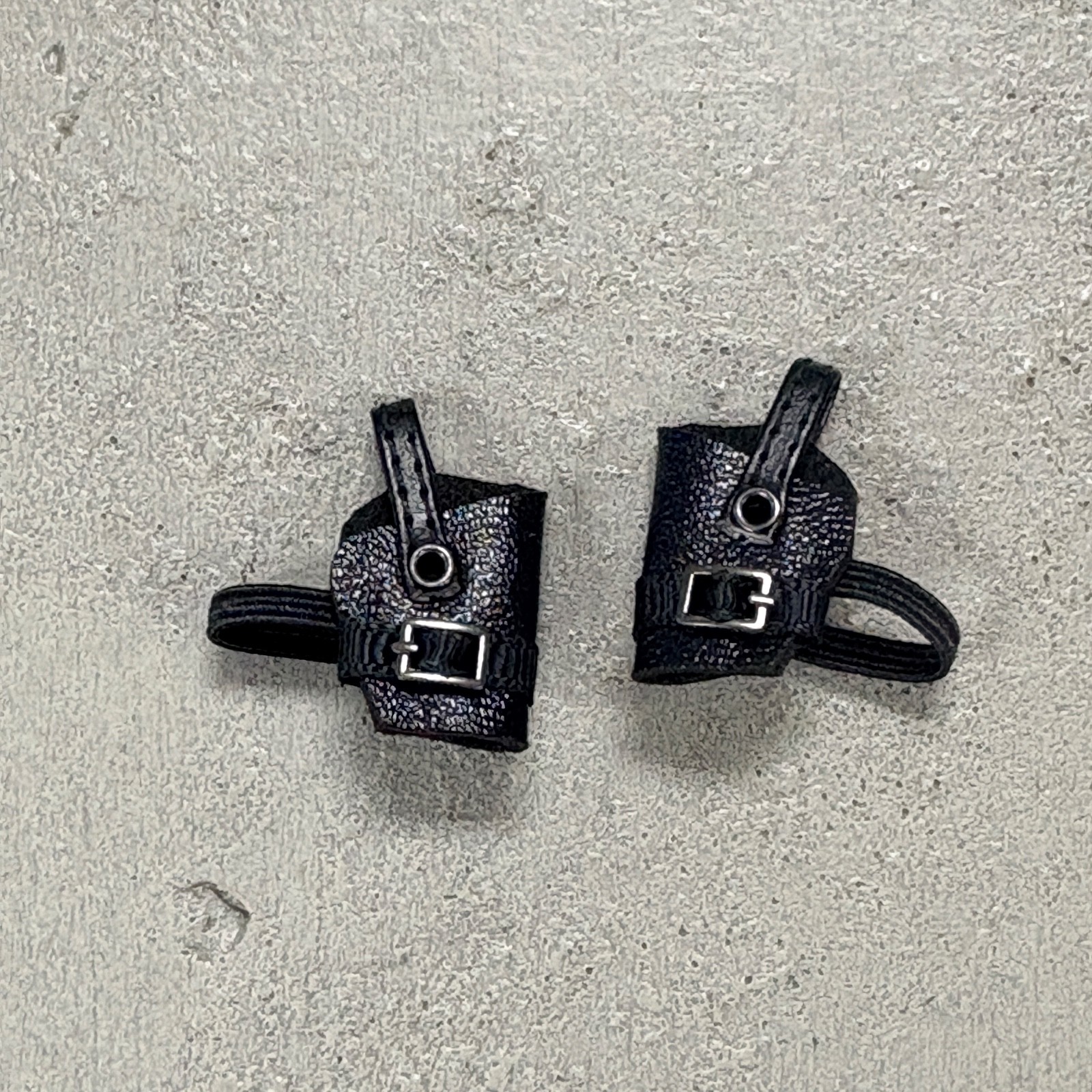 SU-LH-BLK: 1/12 Black Leg Gun Holsters x 2 (Left & Right) for 6 SU-LH-BLK: 1/12 Black Leg Gun Holsters x 2 (Left & Right) for 6