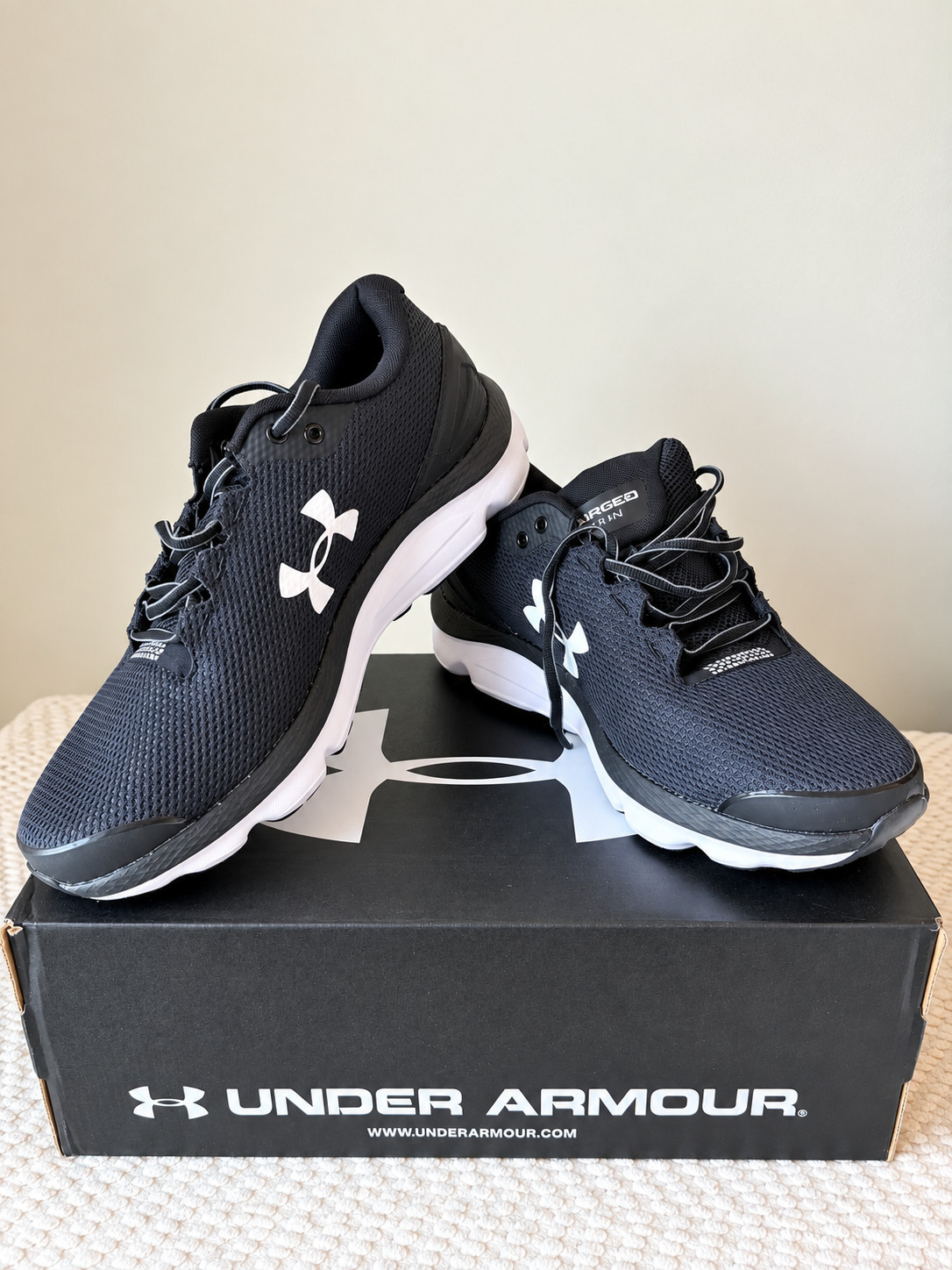 Under Armour Charged Gemini Men\'s Running Shoes Size 10 Black Gray NEW BOX Under Armour Charged Gemini Men\'s Running Shoes Size 10 Black Gray NEW BOX