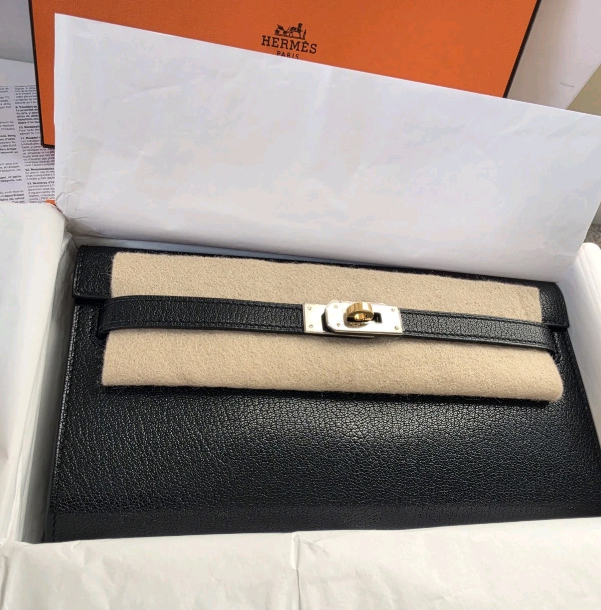 HERMÈS Kelly to Go Noir Chevre Chamkila Electrum Hardware Full Set Preloved 2025 HERMÈS Kelly to Go Noir Chevre Chamkila Electrum Hardware Full Set Preloved 2025