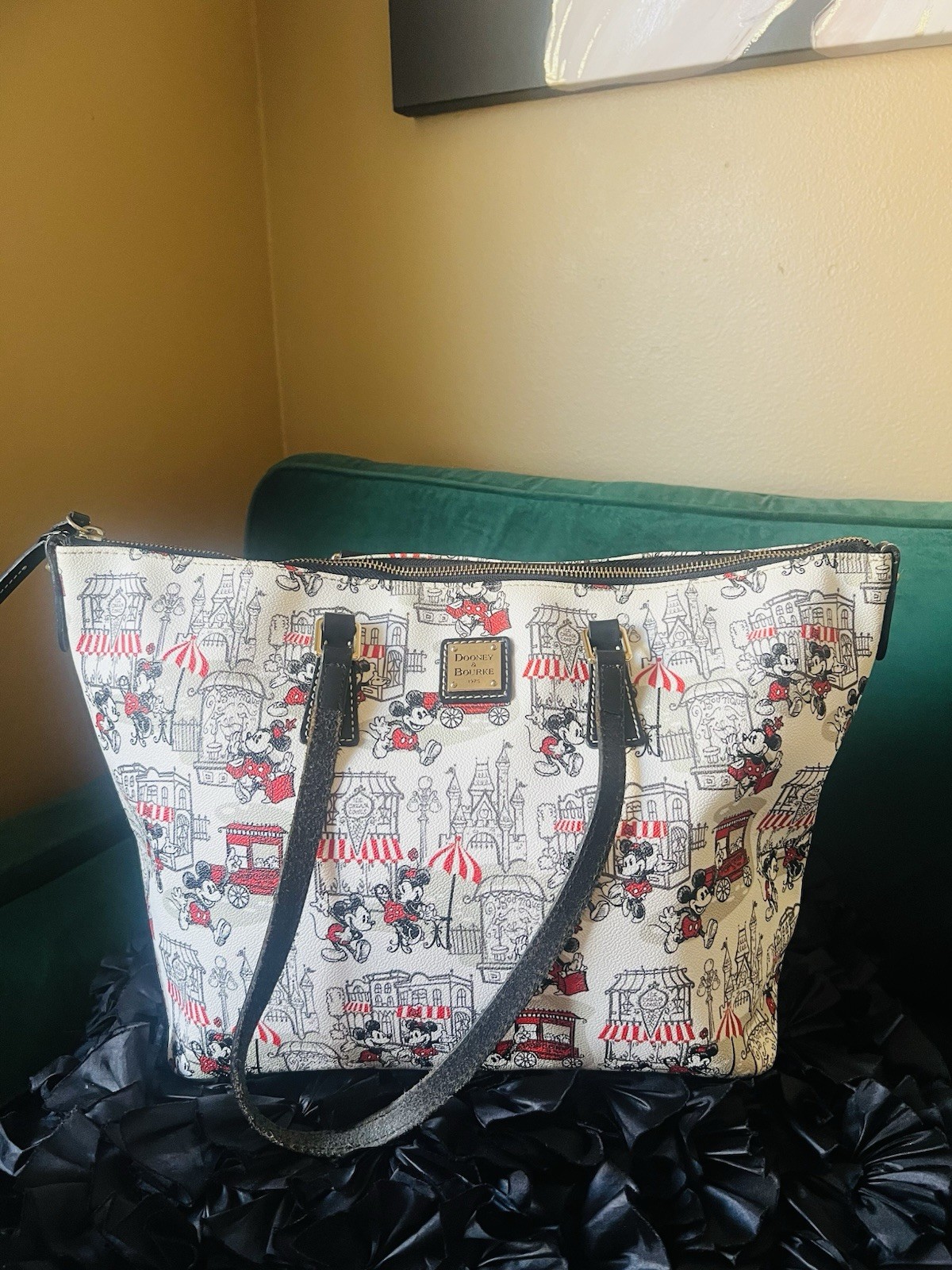 Dooney & Bourke 2022 Disney Main Street Tote🎀 Dooney & Bourke 2022 Disney Main Street Tote🎀