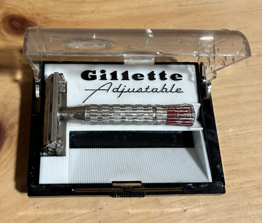 Vintage 1961 Gillette 195 Fatboy Double edge Adjustable Razor Original Case MCM Vintage 1961 Gillette 195 Fatboy Double edge Adjustable Razor Original Case MCM