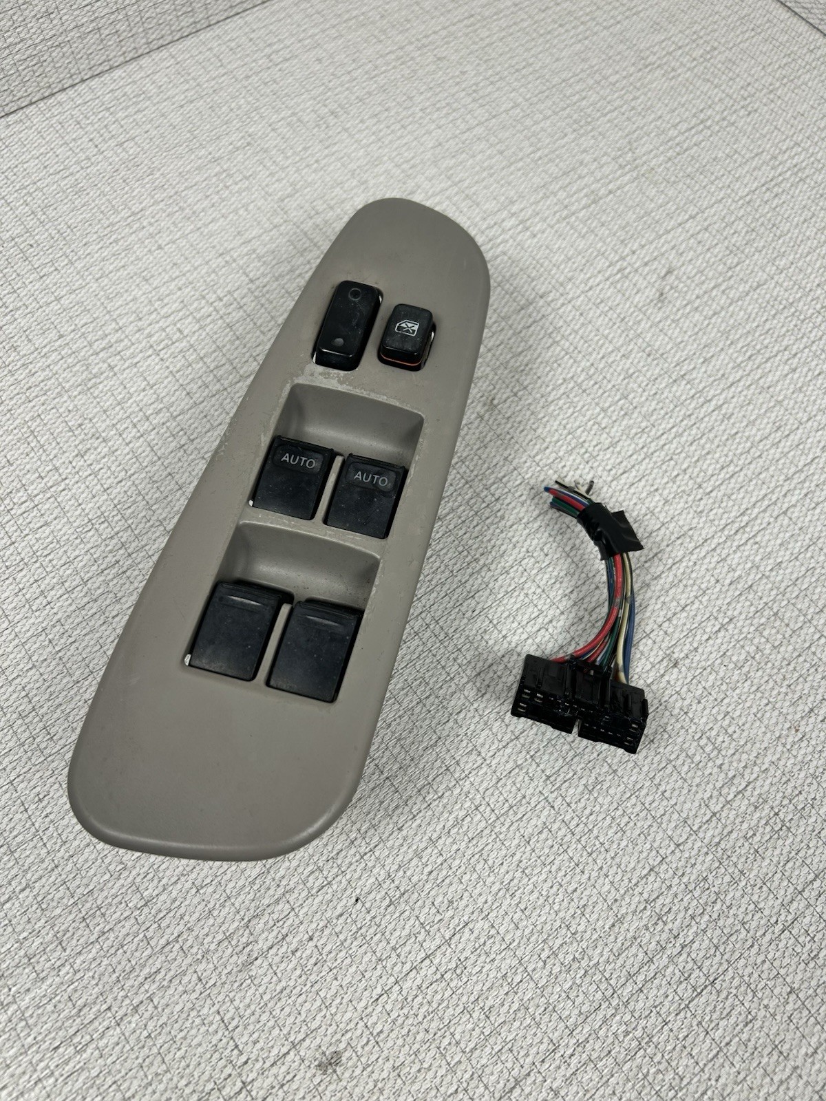 2001-2007 Toyota Sequoia Driver Left Side Power Window Master Switch 2001-2007 Toyota Sequoia Driver Left Side Power Window Master Switch