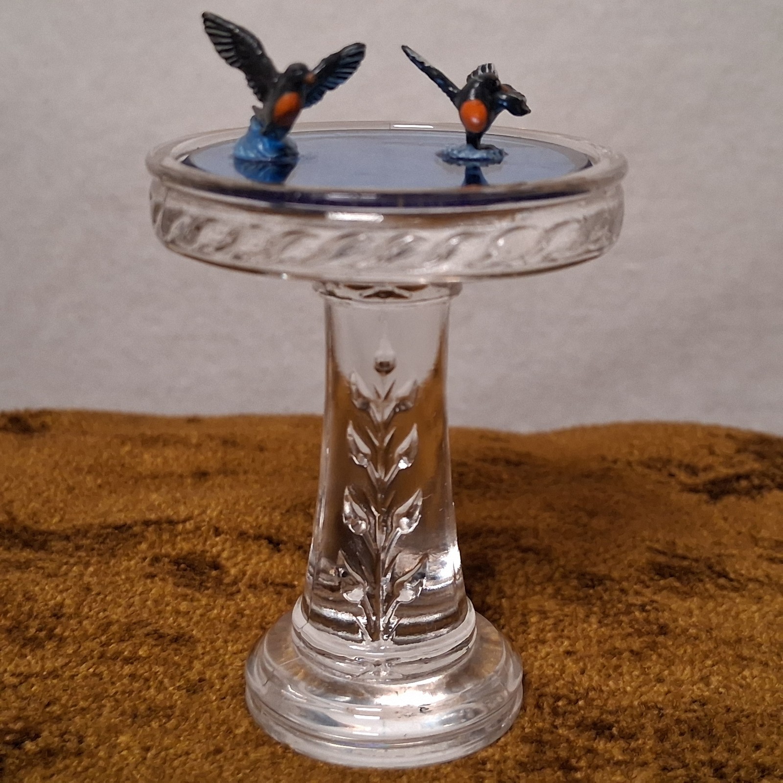 Goebel Natures Moments Minature Birdbath Figurine Robin Refresher PB Yenawine Goebel Natures Moments Minature Birdbath Figurine Robin Refresher PB Yenawine