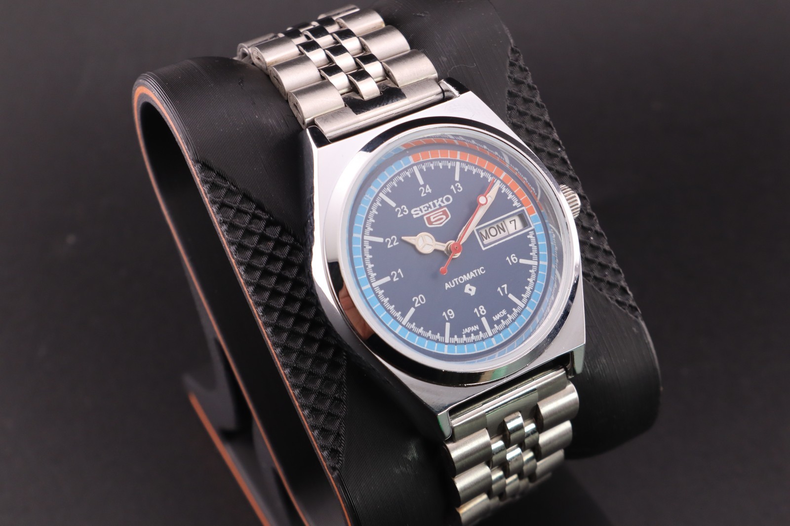 Vintage Seiko 5  Automatic 6309A Men's Wrist Watch, Day / Date- Japan Made