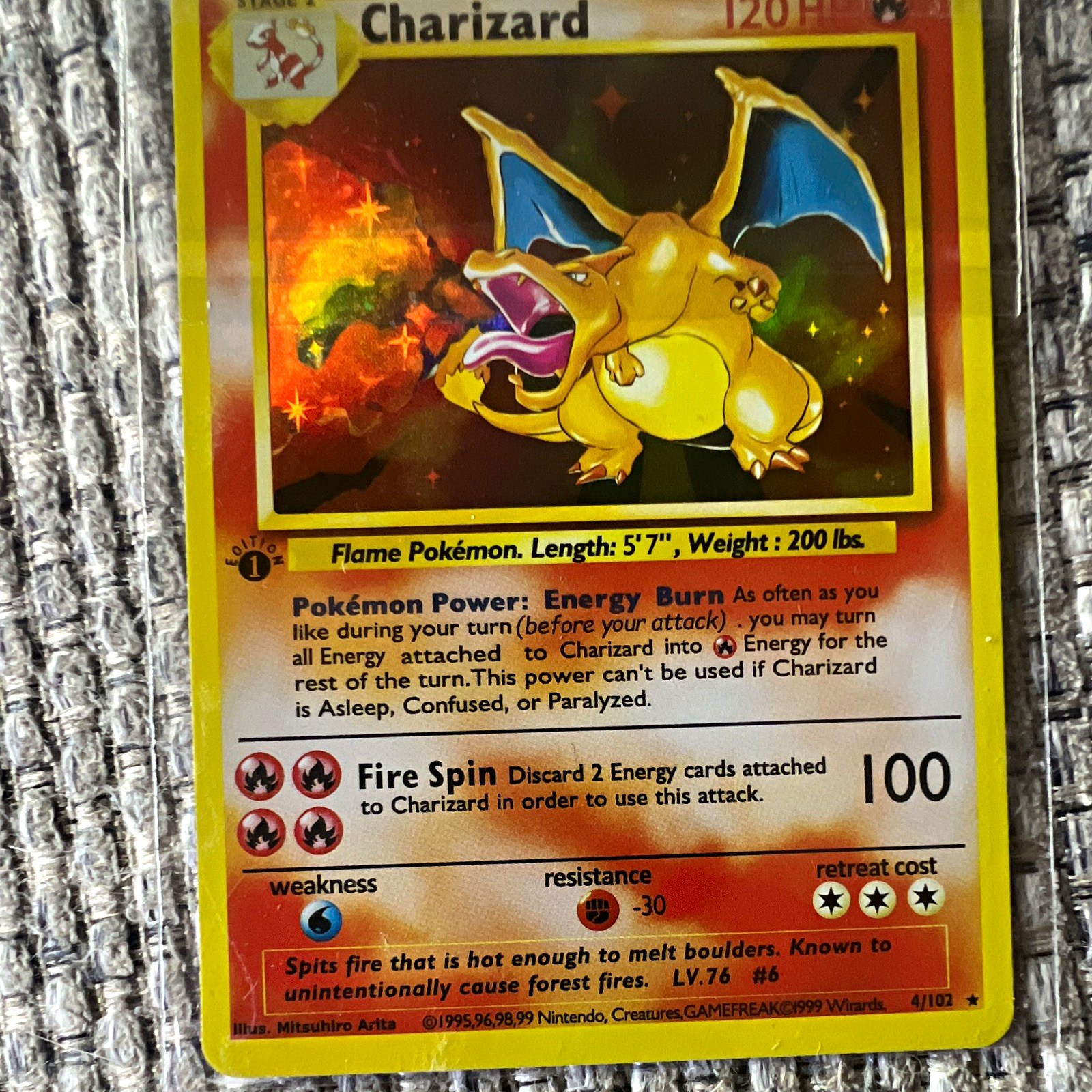 The Pokemon Company Charizard Base Set 4/102 Holo Rare EN 1999 Stage 2 120HP