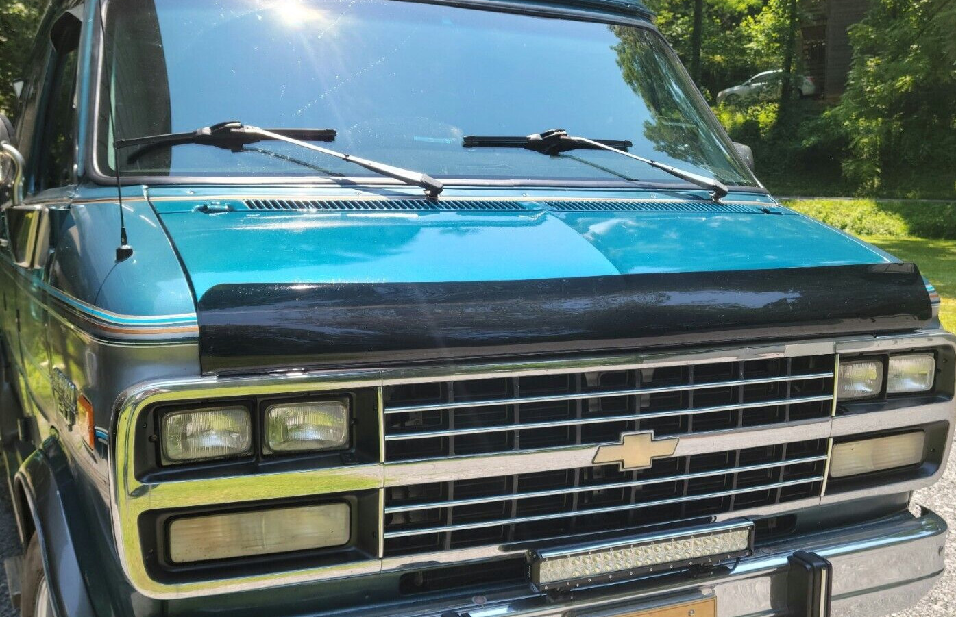 AVS BugFlector Hood Protector Bug Shield Deflector for 1971-1995 Chevy G10 Van AVS BugFlector Hood Protector Bug Shield Deflector for 1971-1995 Chevy G10 Van