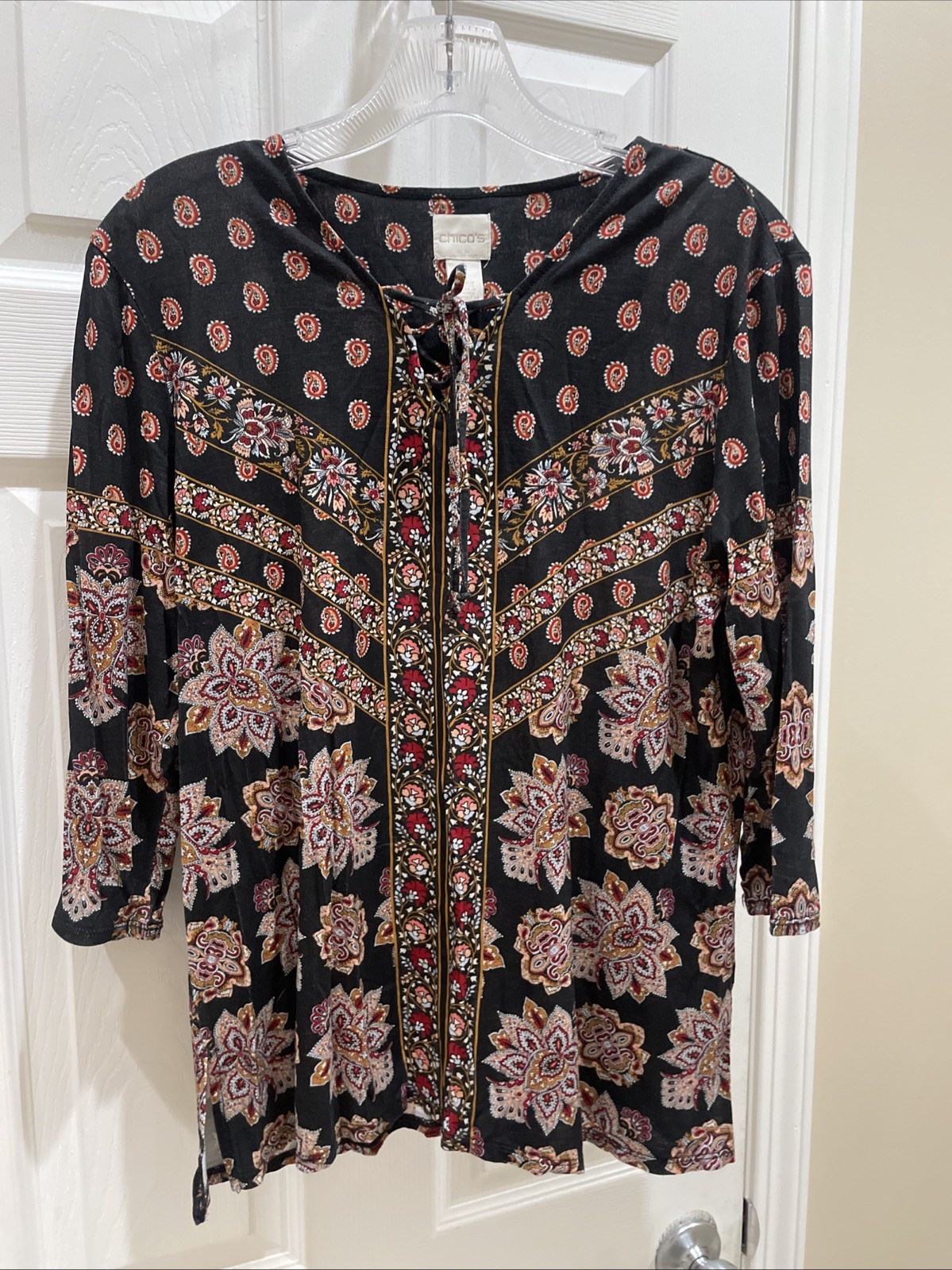 Chicos Womens Sz 1 Pull Over Gorgeous Black Red 3/4 sleeve Top Cute