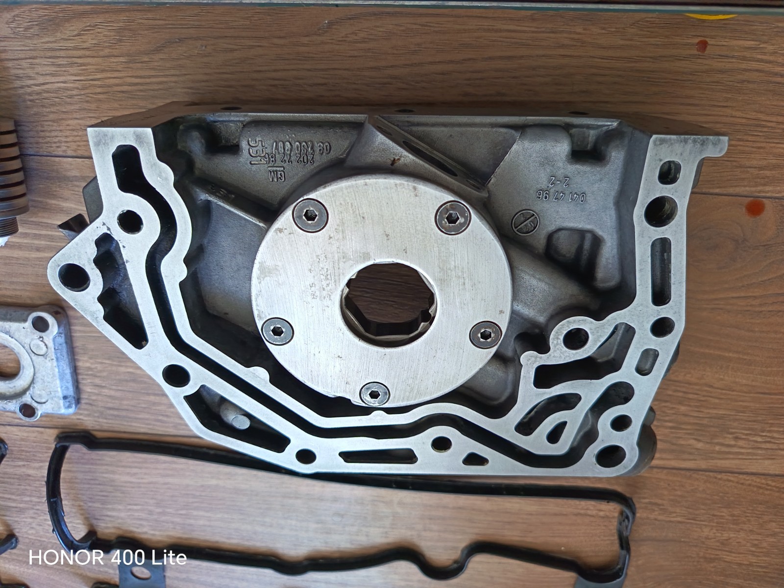 OEM Oil pump for 2.5 Opel Omega Vectra Vauxhall Cadillac Catera OEM Oil pump for 2.5 Opel Omega Vectra Vauxhall Cadillac Catera