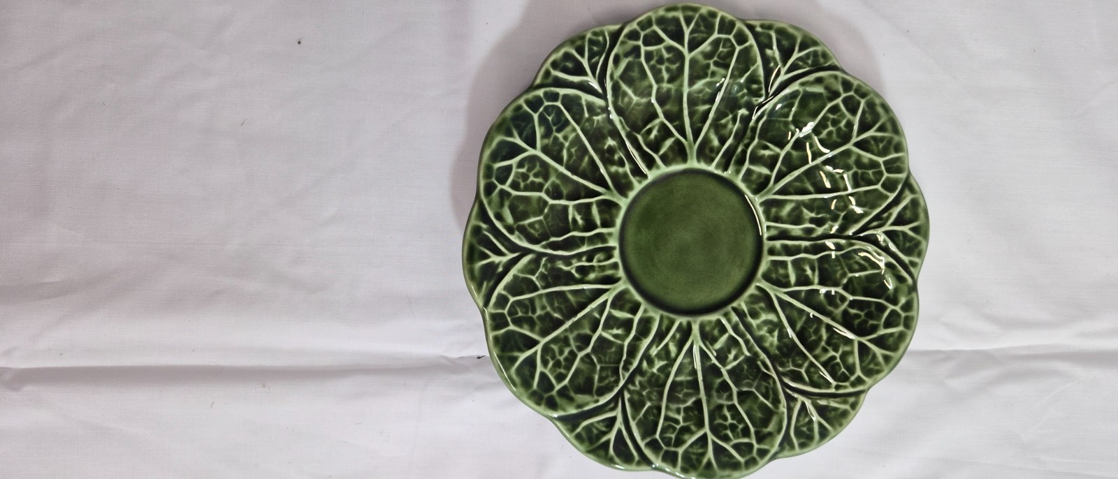Vintage unbranded Majolica green cabbage leaf 7 inch saucer plate