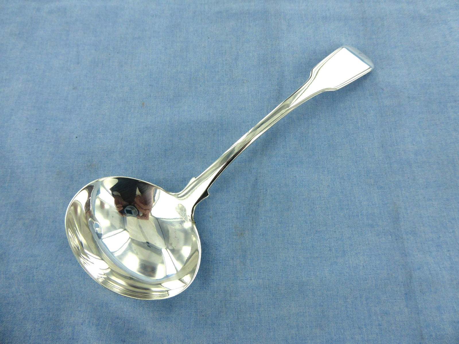 ANTIQUE STERLING SILVER  FIDDLE BACK SAUCE LADLE LONDON 1809.